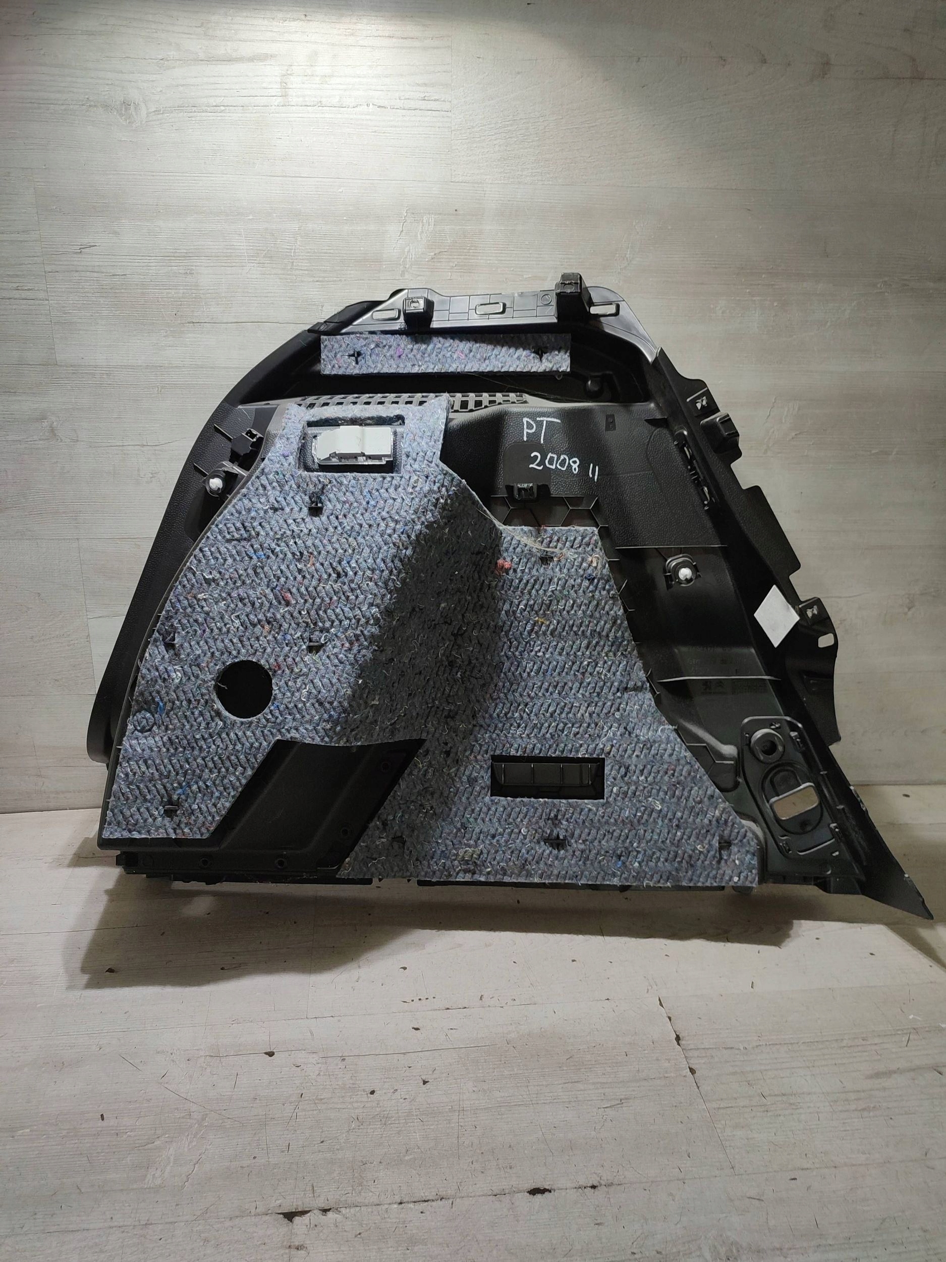 Peugeot 2008 II 2020 rear part side right side / upholstery / boot