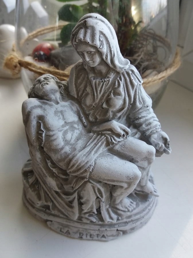 

Ozdoba betonowa Pieta Maryja z Jezusem Handmade