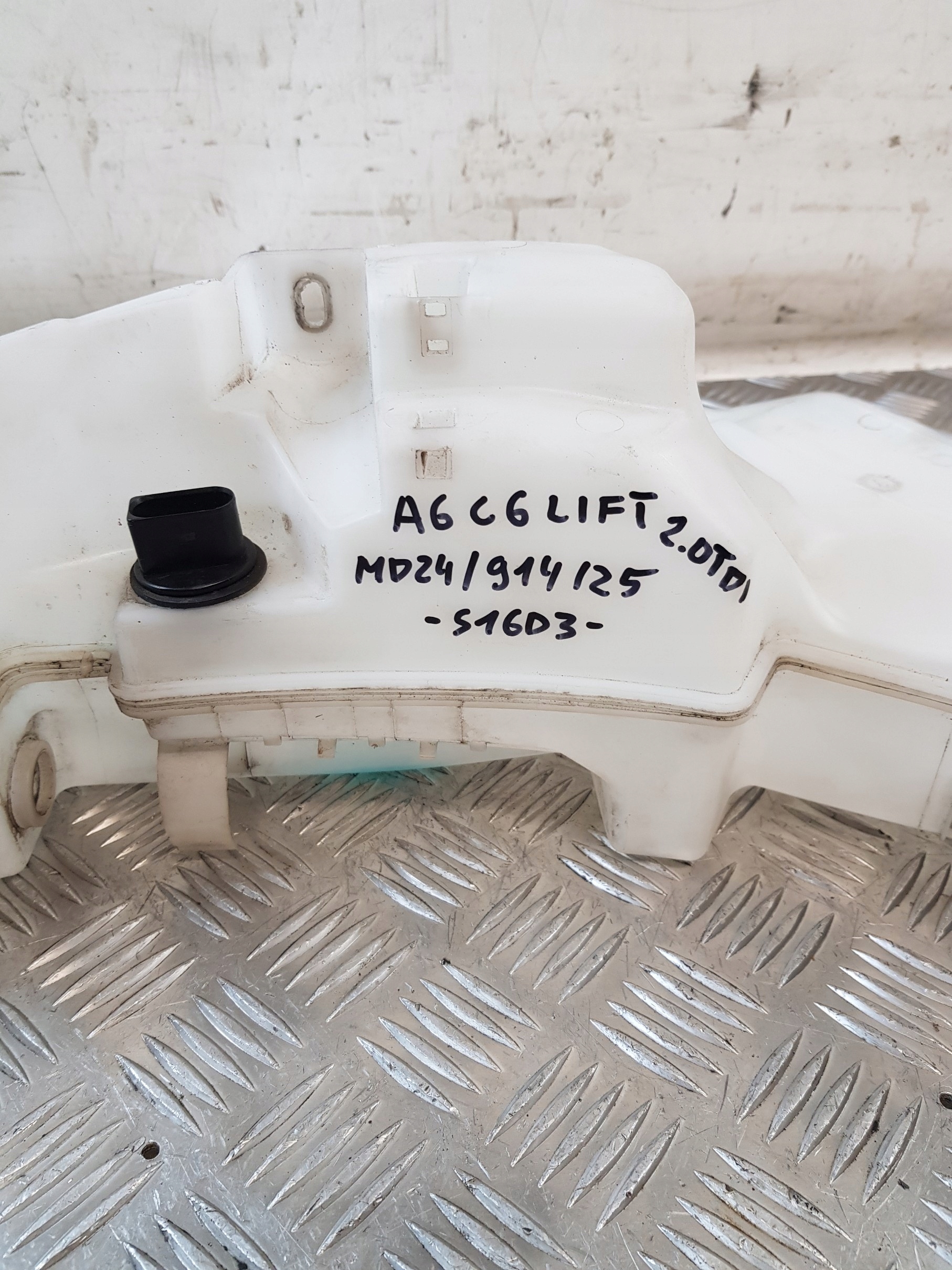 washer fluid tank + pump 4F0955453 AUDI A6 C6 LIFT 10R