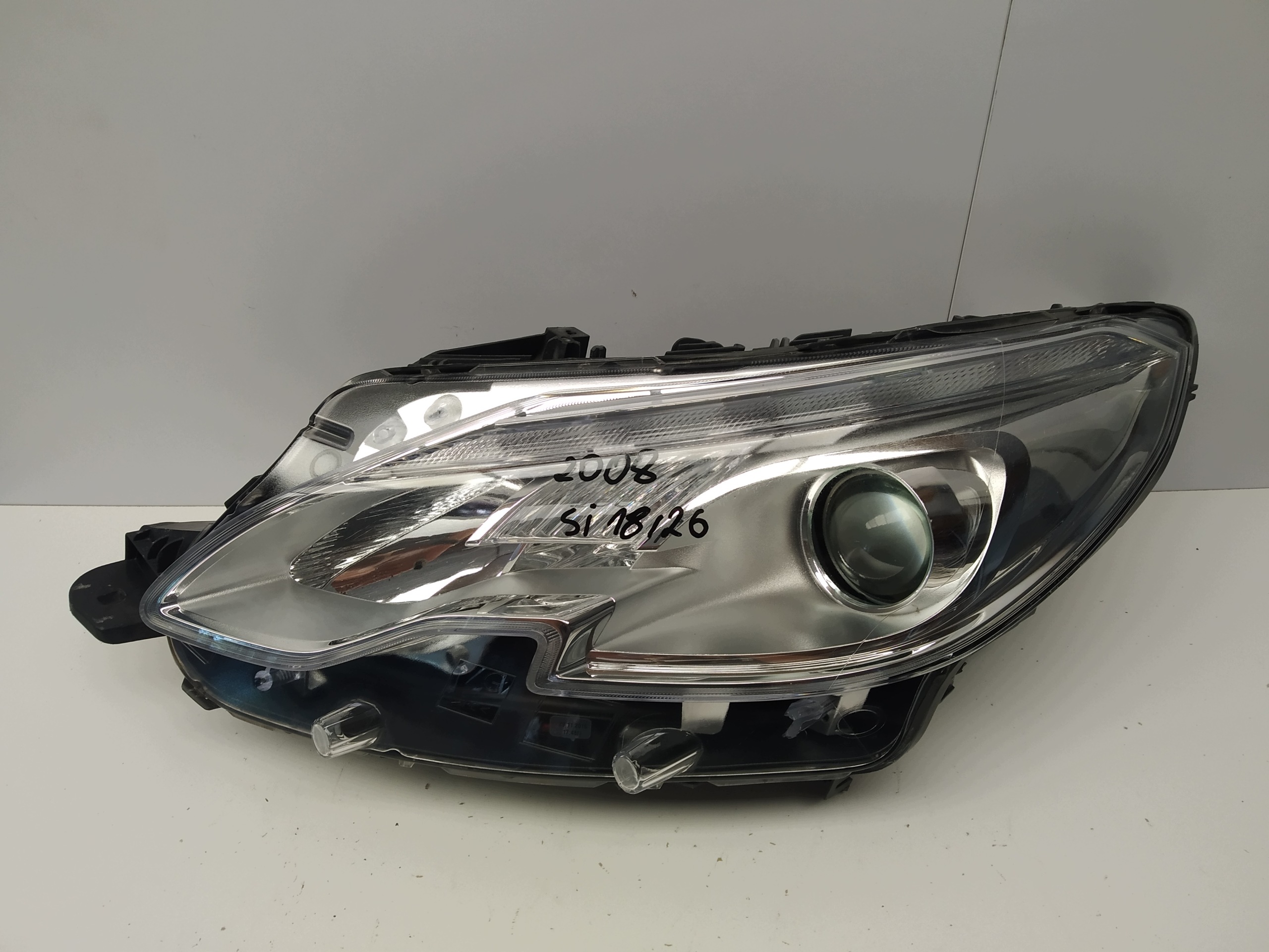 2013r + Peugeot 2008 reflektor light front left lens 9815405780
