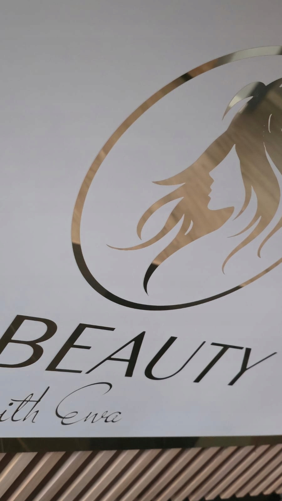 Zlaté logo glamour plexi zrcadlo firemní štítek reklamní tabule luxory