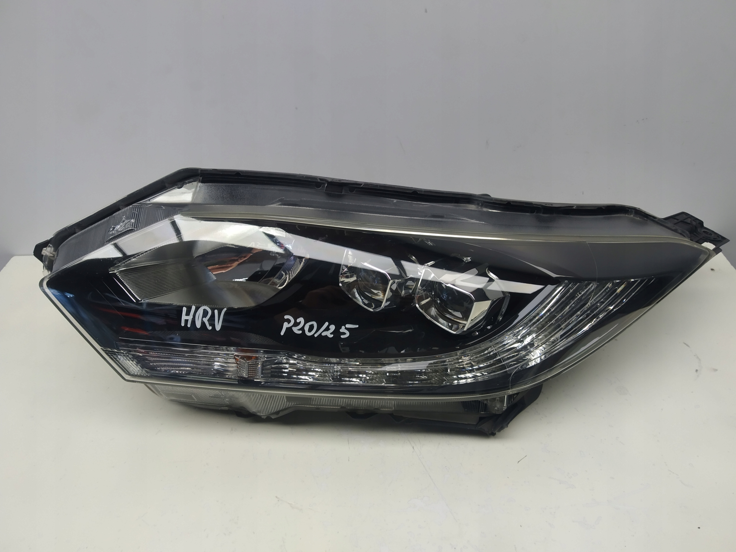 2014-2018r Honda HRV II reflektor light front left LED original OM
