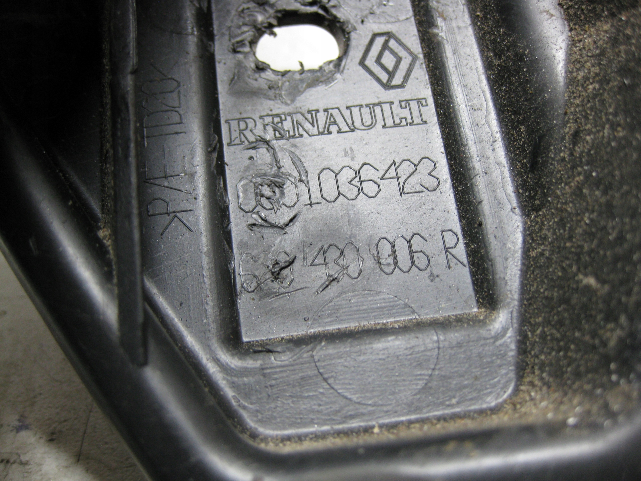 RENAULT MASTER III LIFT IV support holder bumper front 620430006R