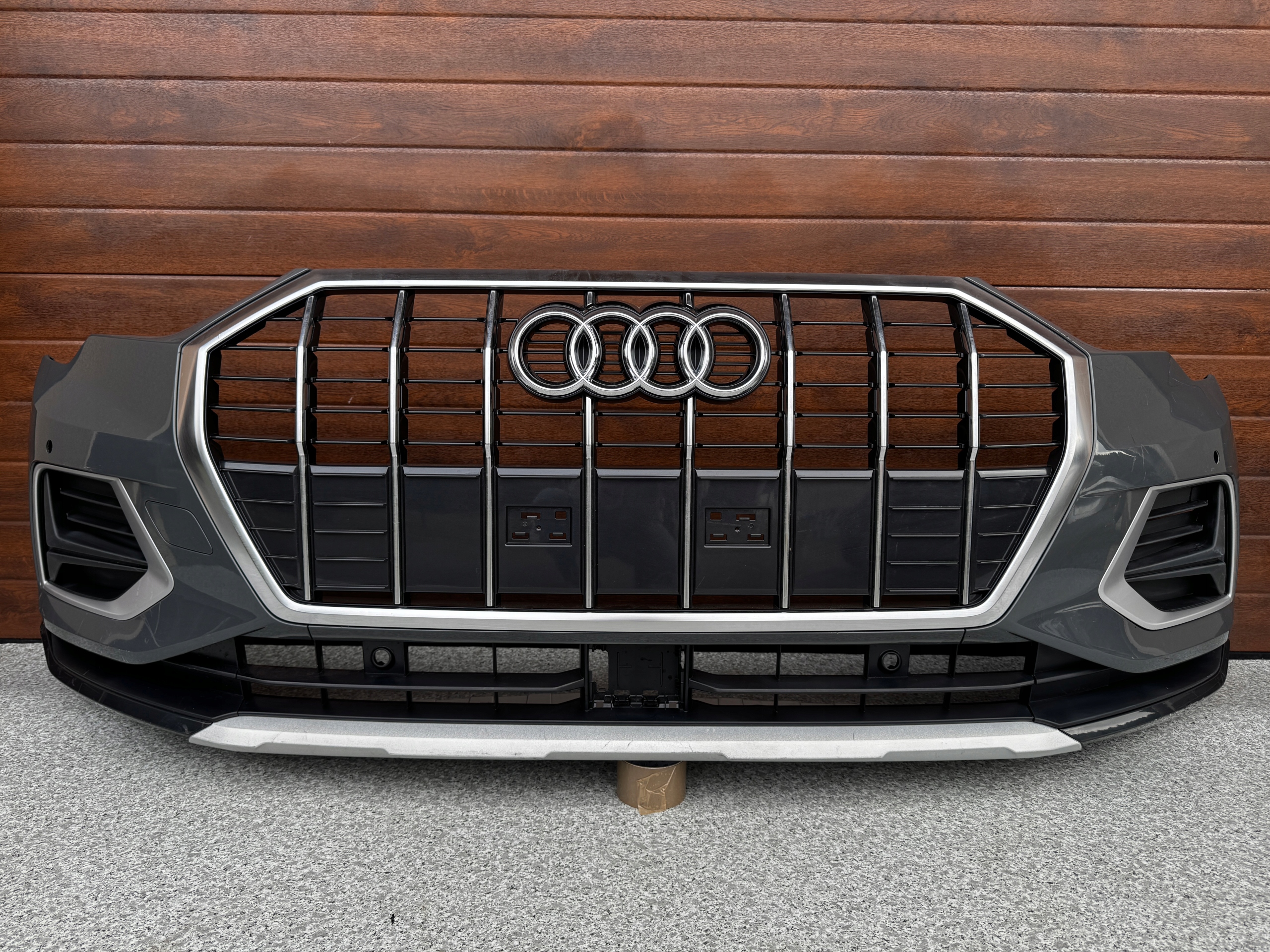 AUDI Q3 S-LINE 83A ZDERZAK PRZEDNI NOWY ORYGINALNY Numer katalogowy części 83A.807.547