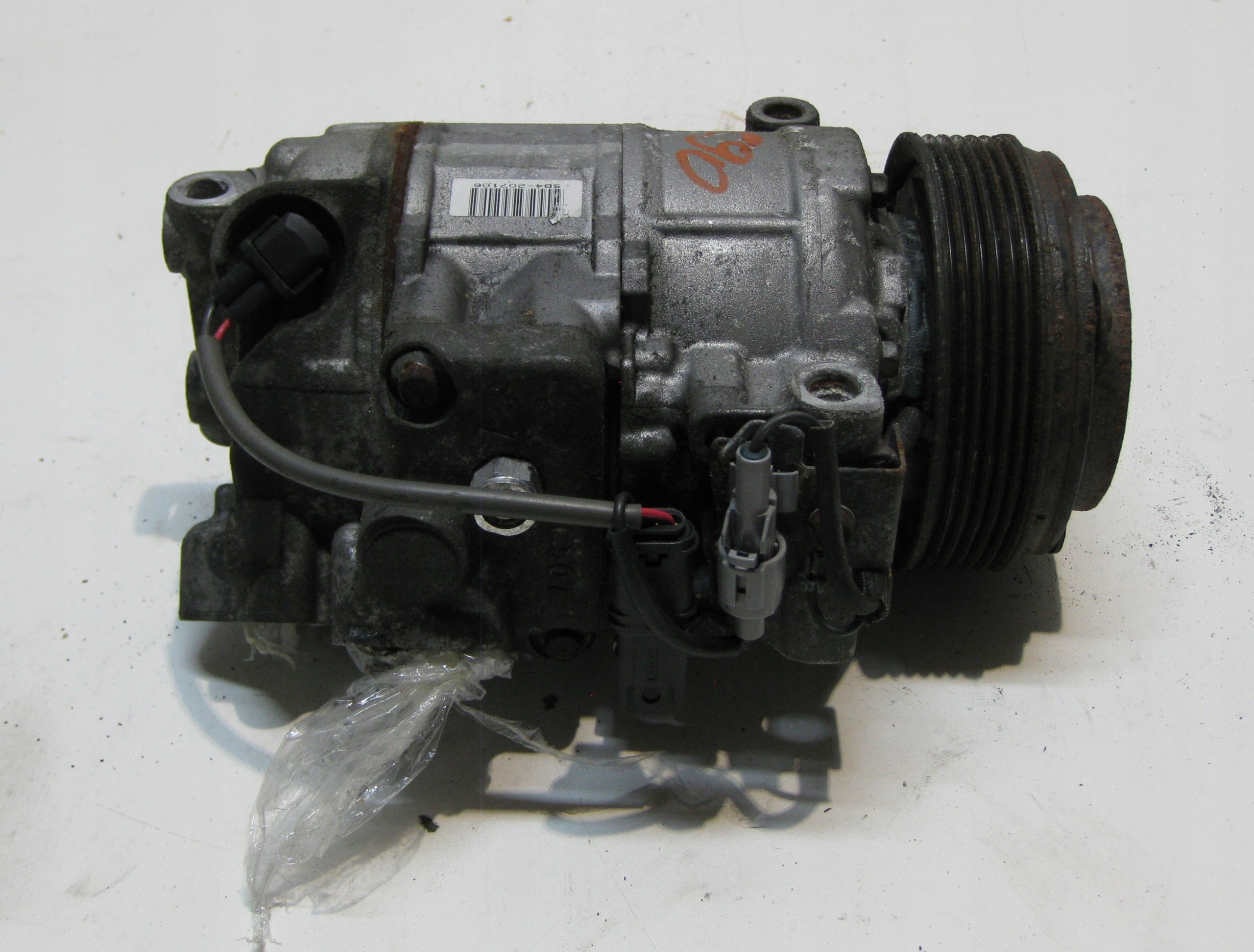 BMW E90 2.0 D kompresor klimatizacie 6987862-03
