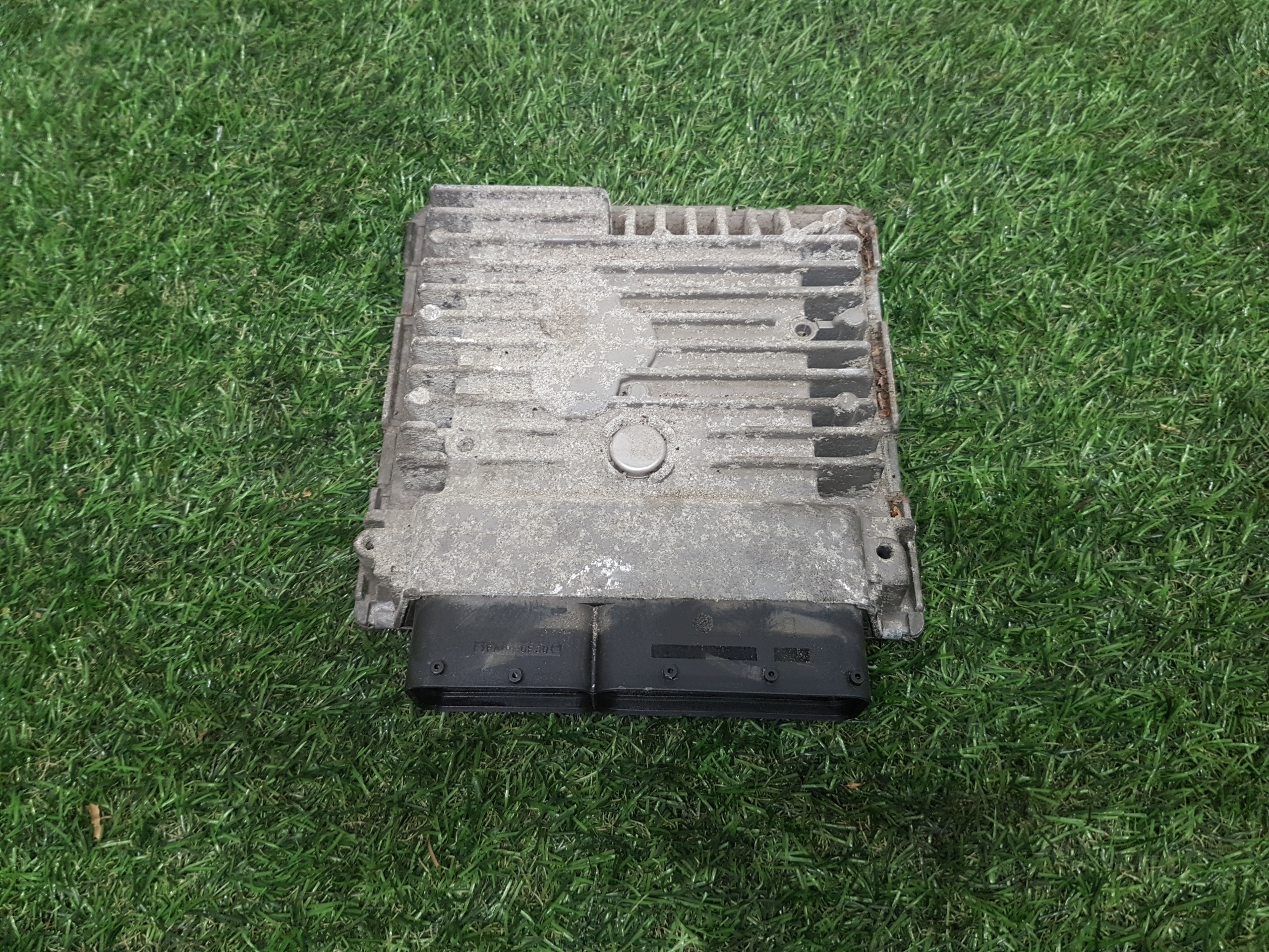 computer of the engine control unit VOLKSWAGEN GOLF 6 03L906023B