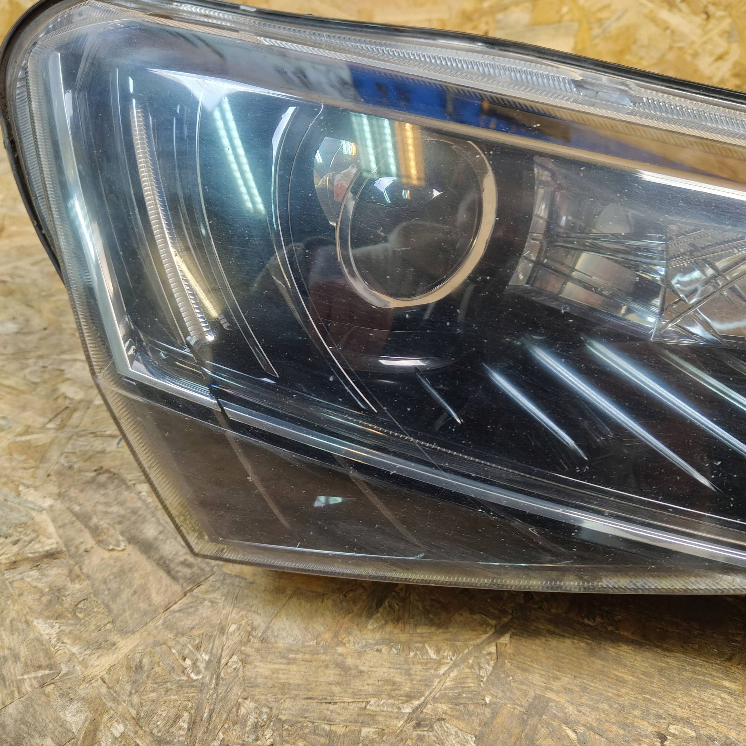 Reflektor front side right Skoda Superb B8 Xenon positioning (3V) 3V1941016A