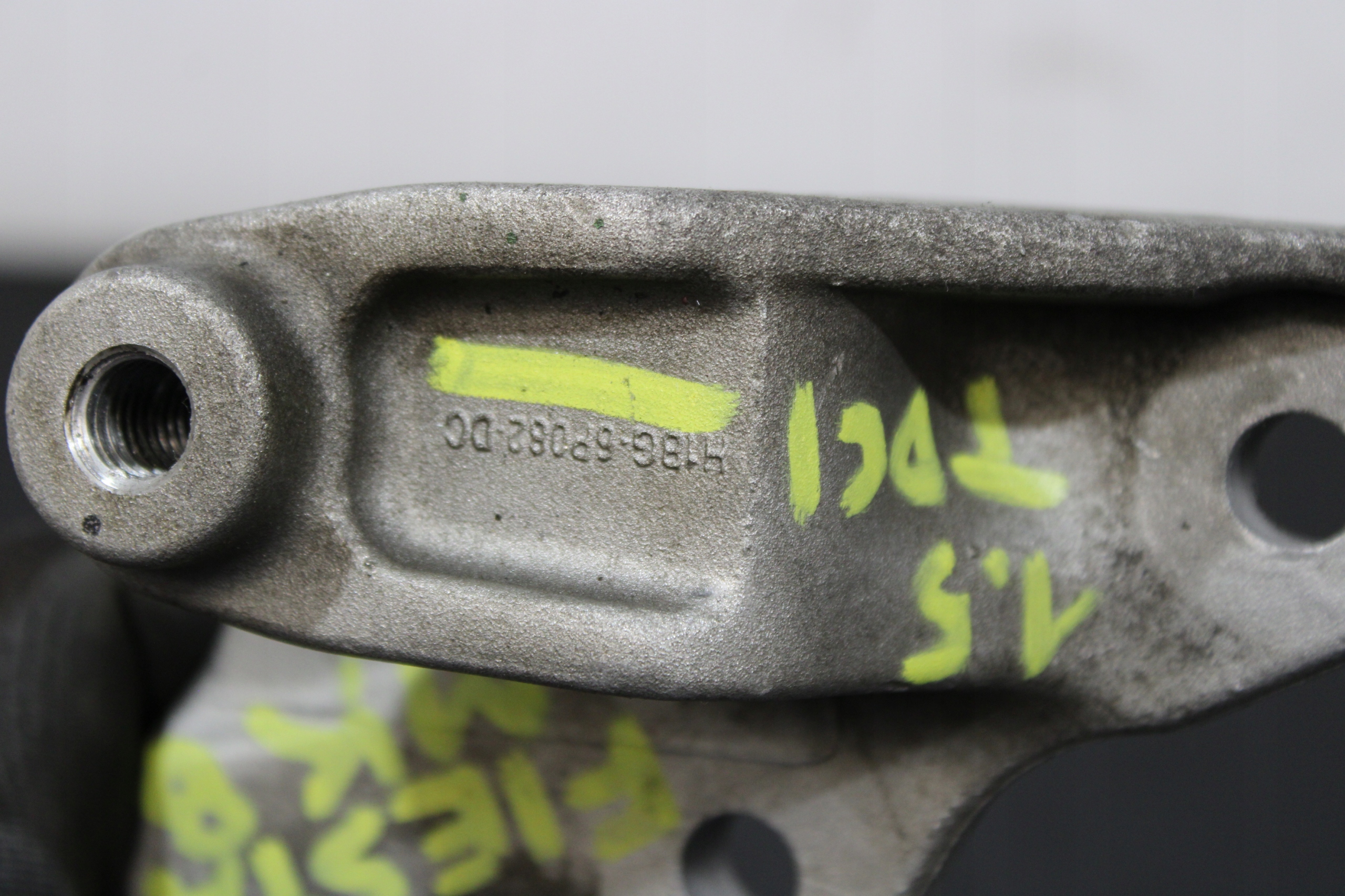 supporto staffa motore H1BG-6P082-DC FORD FIESTA MK8