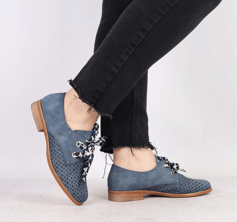 Niebieskie półbuty damskie garniturowe płaskie sznurowane Jezzi