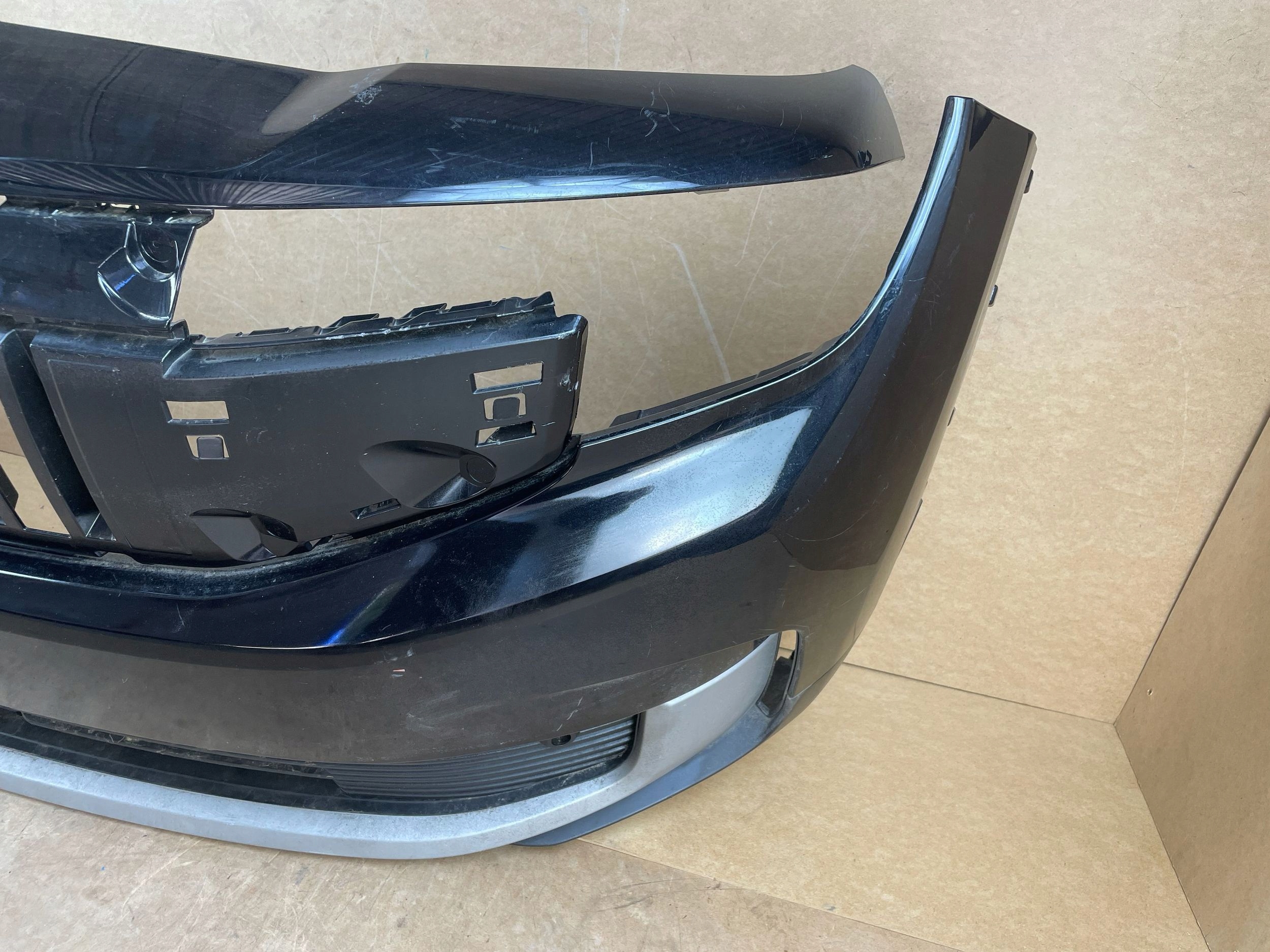 bumper front front FORD EXPLORER EV ELECTRIC ELEKTRYK 2023- 4xPDC