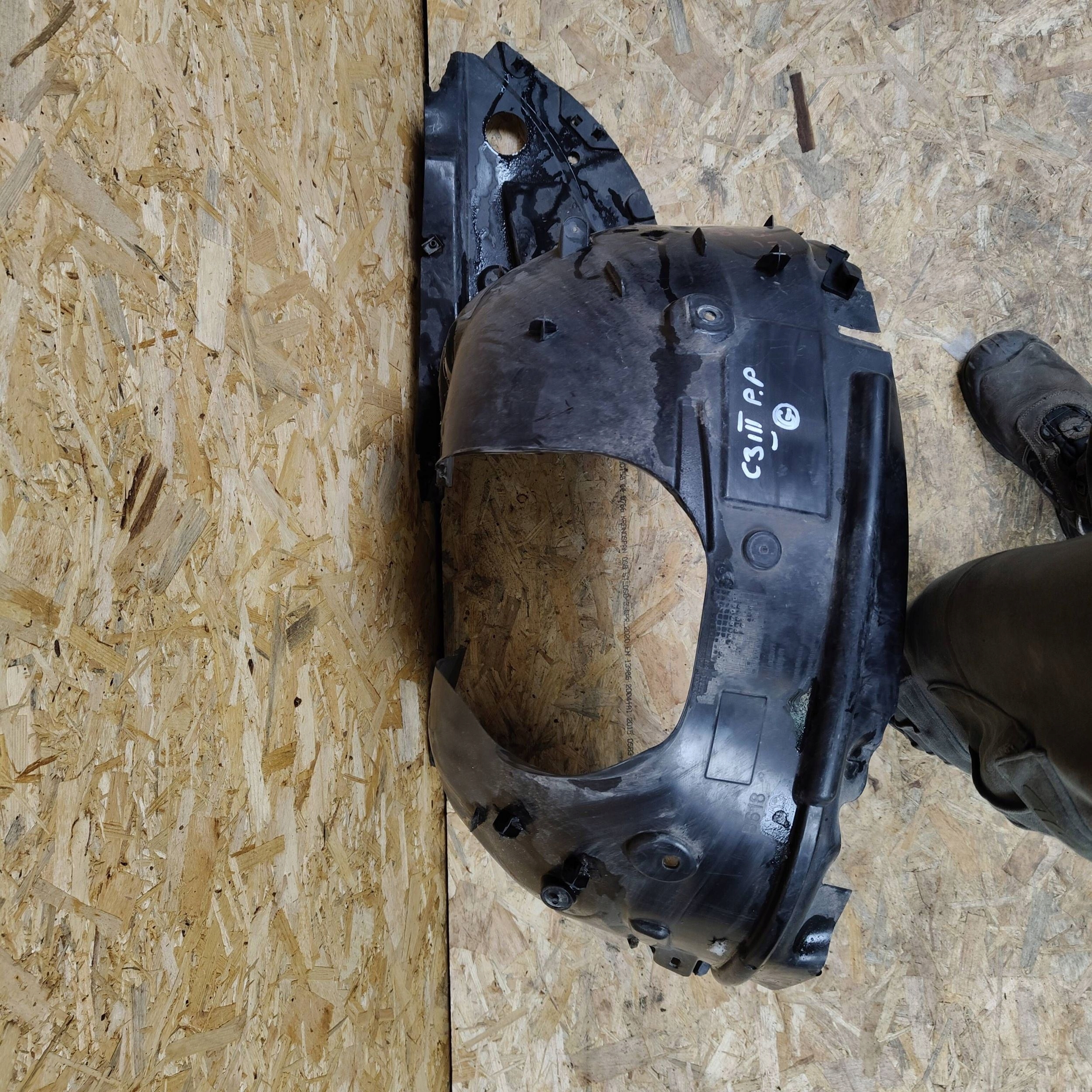 mudguard front front side right Citroen C3 9811931180