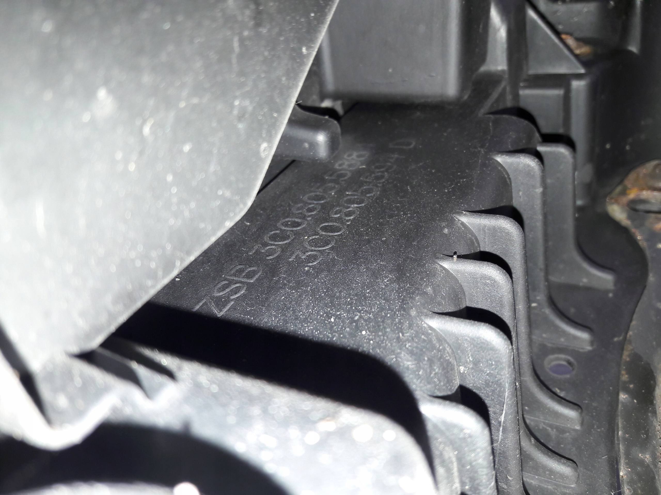 support panel for radiators pillar iron VW Passat B6