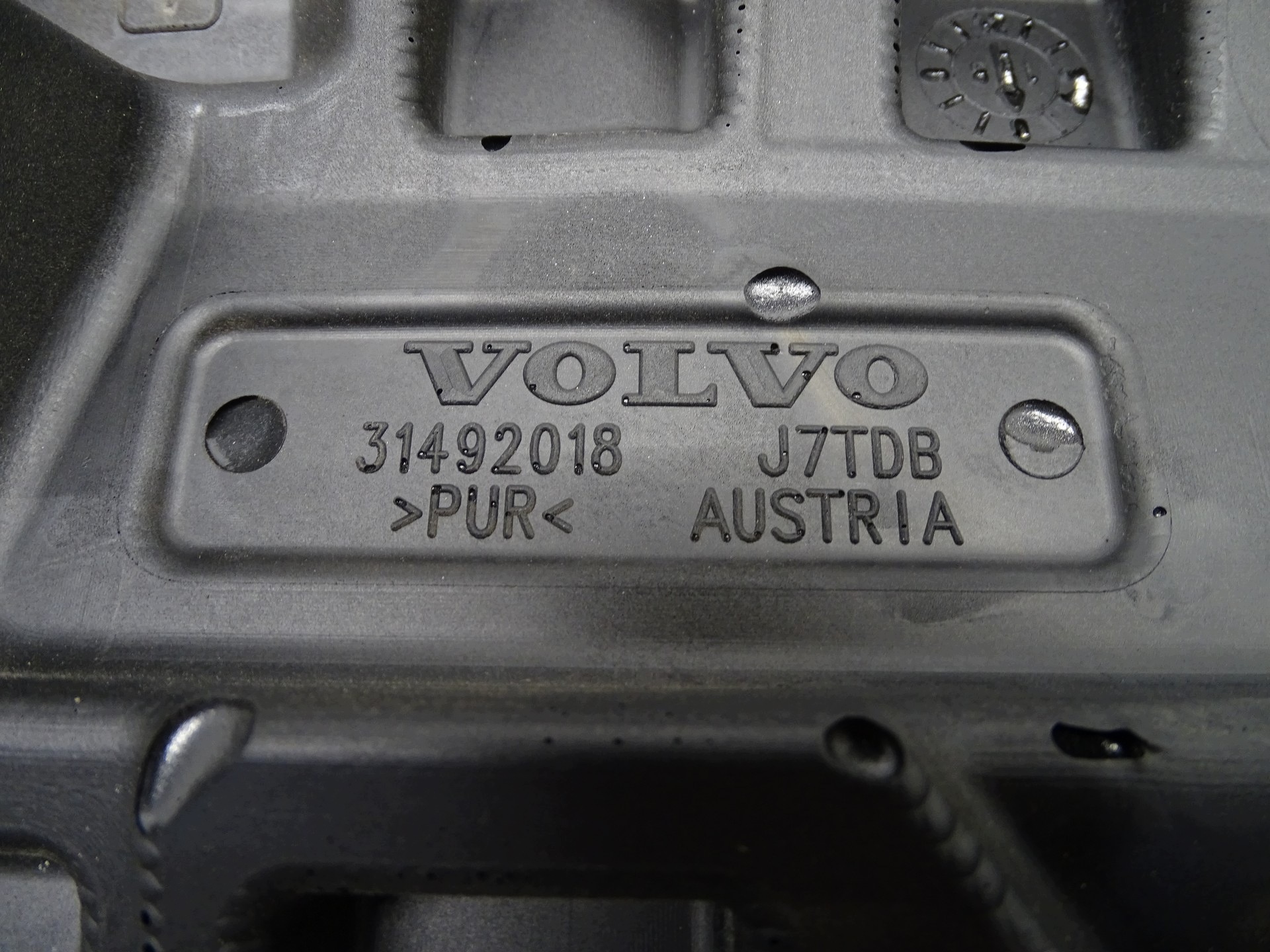 fedél motorfedél VOLVO V40 31492018