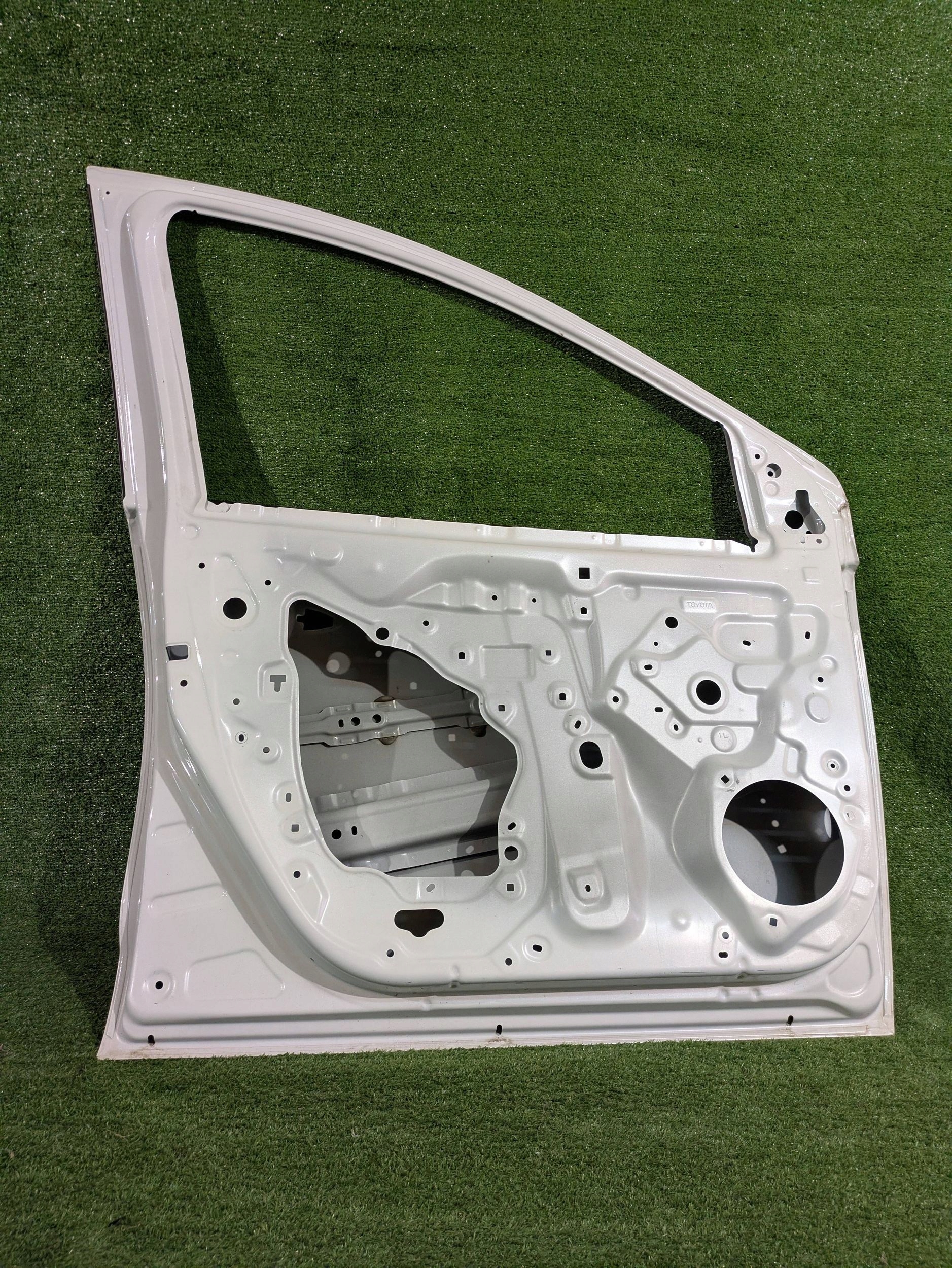door front left left front TOYOTA YARIS IV 20- NR.4163