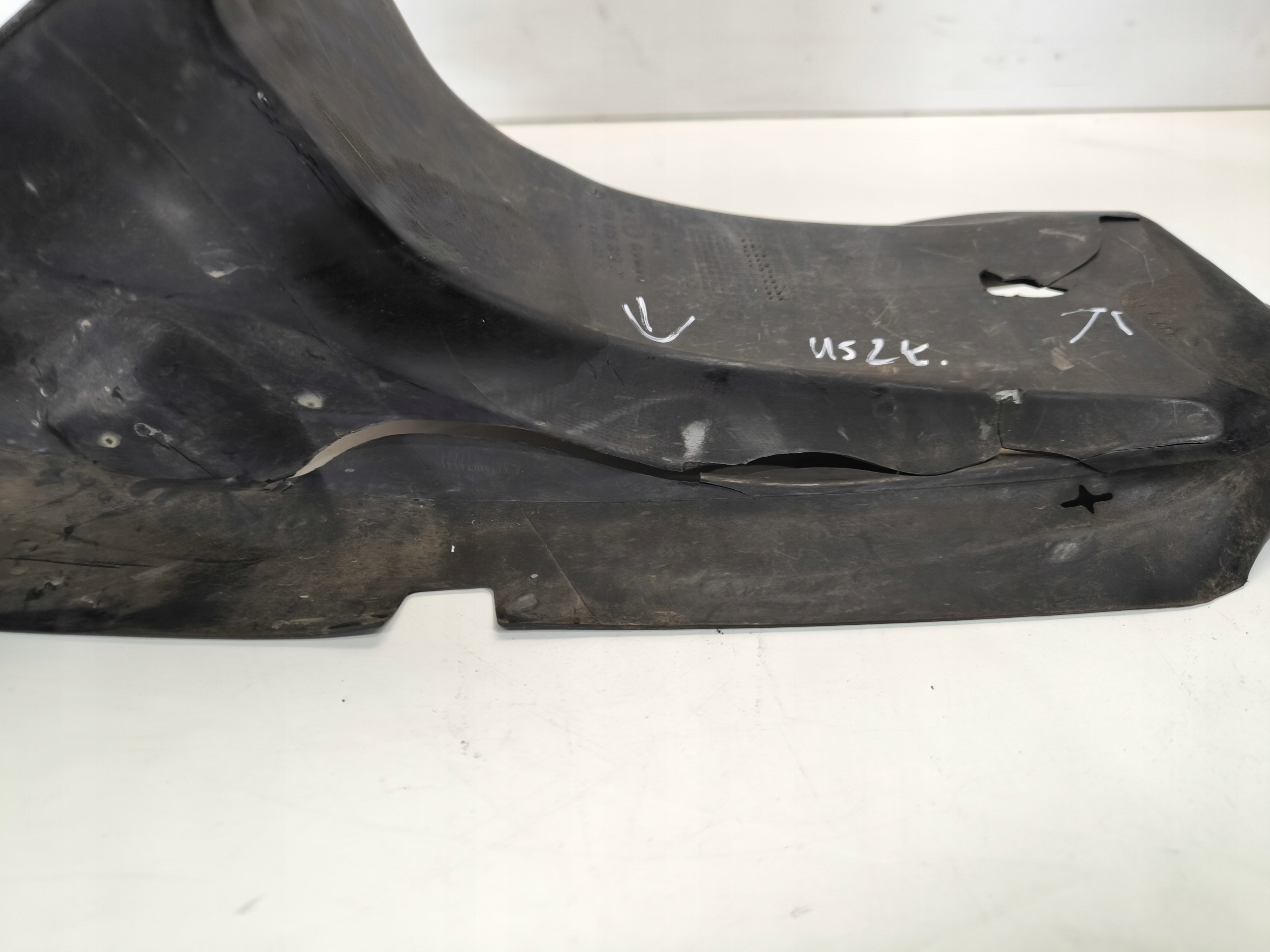 air duct air line left AUDI A6 C6 4F0145333M damaged !