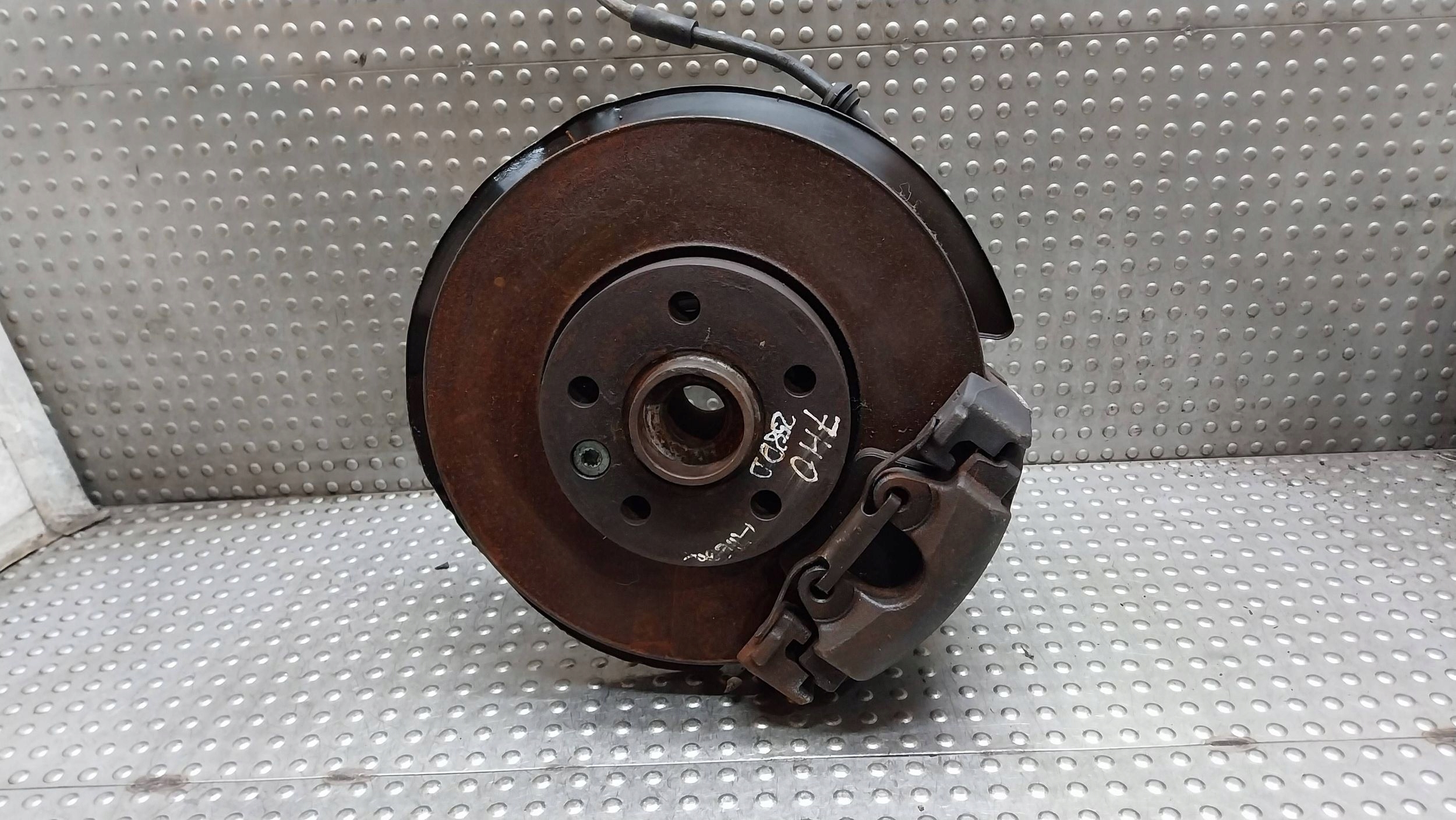 otoč čepu třmen pravý předek KPL 7H0407258D VW T5 7H0