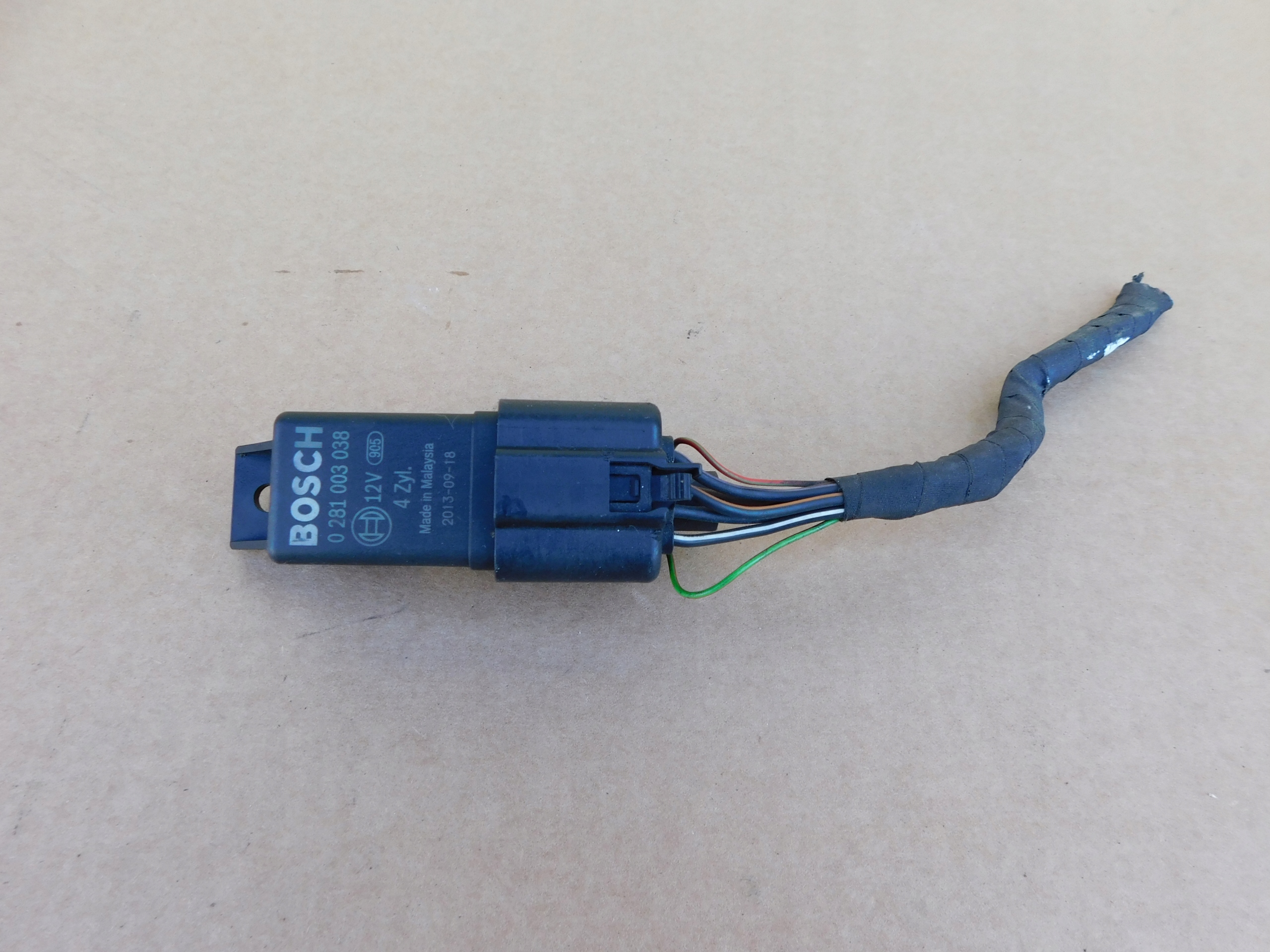 VW Crafter 2.0 relay control unit plugs zarowych connecting spoiler 0281003038