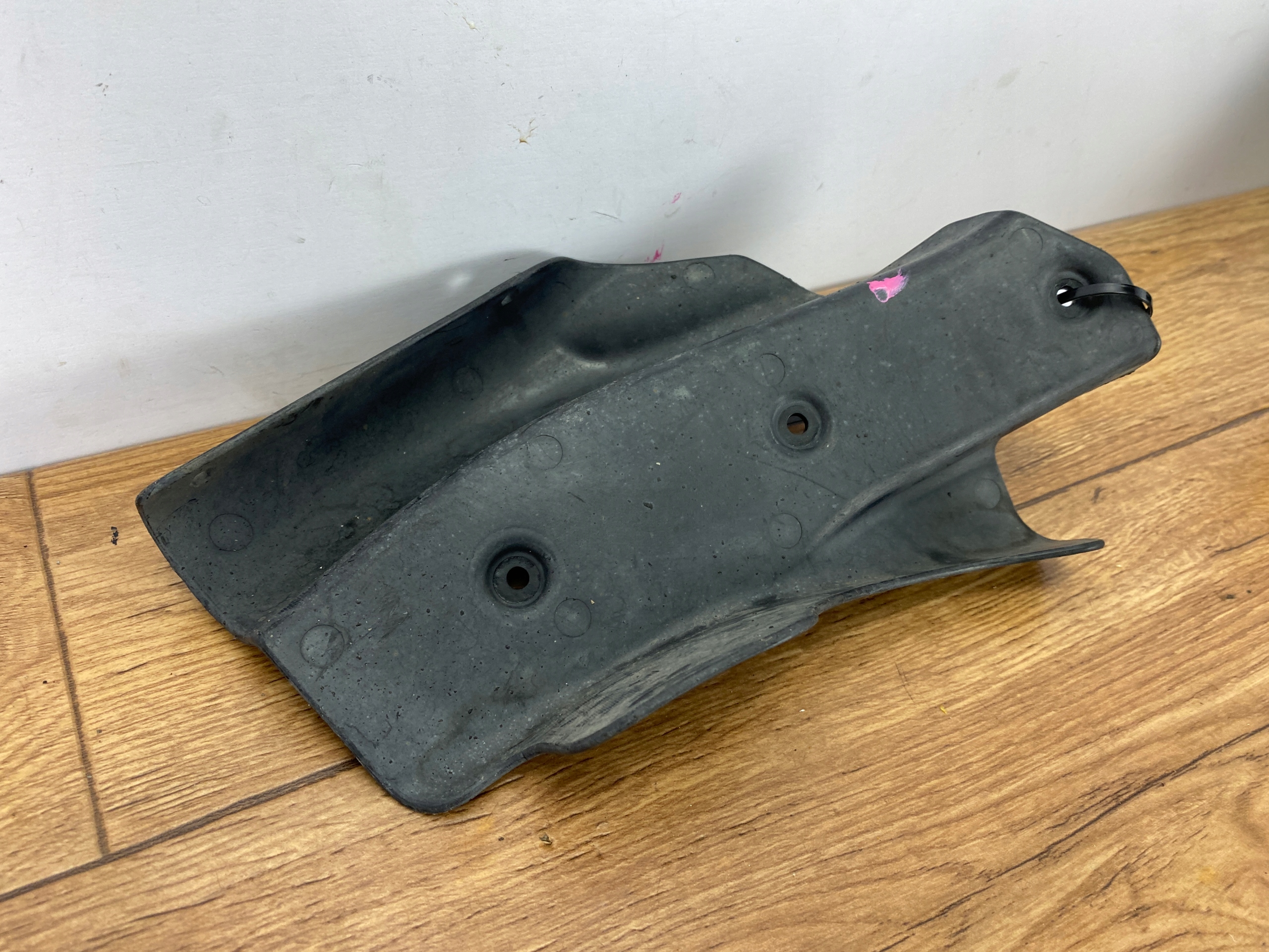 Blende Abdeckung des Querlenkers rechts Chevrolet Camaro 2016+