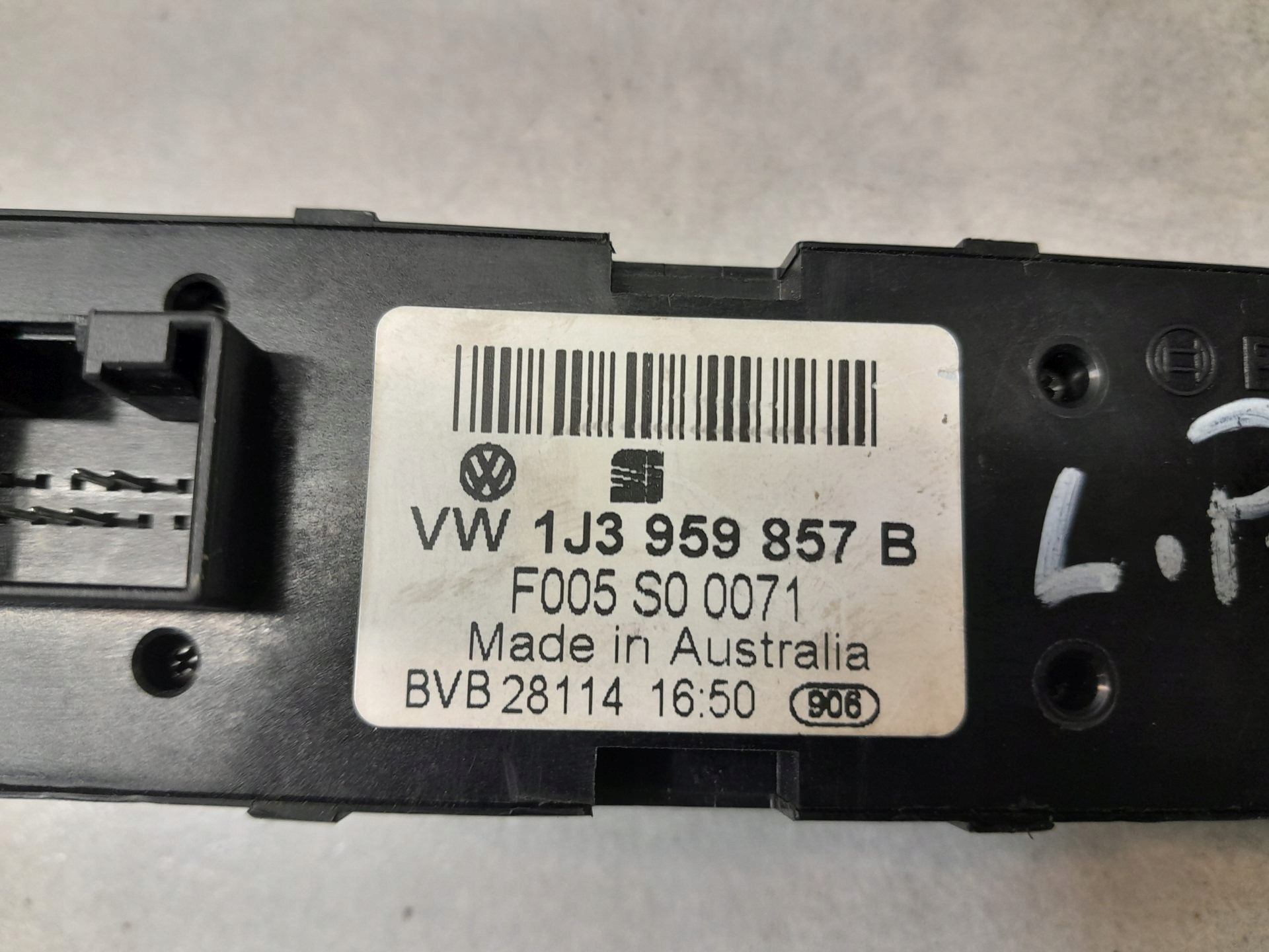 switch windows VW GOLF IV 1J3959857B