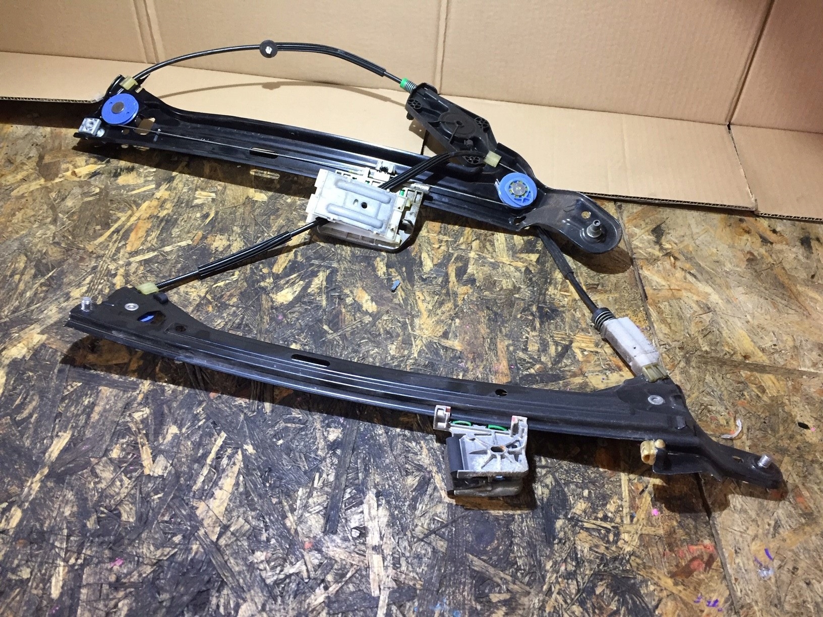 A5 8T 5D mechanism windows right front 8T8837462