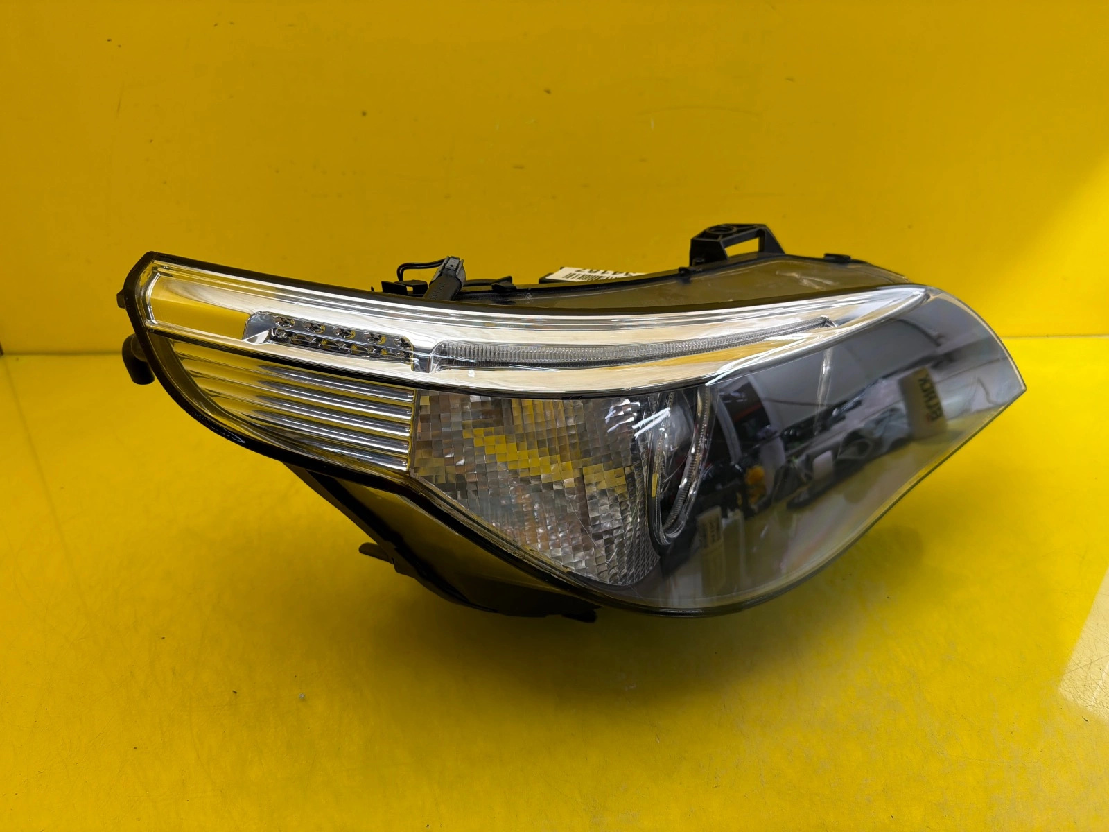light right Bmw 5 E60 E61 2003-2006 Bi-Xenon Skretna D1S