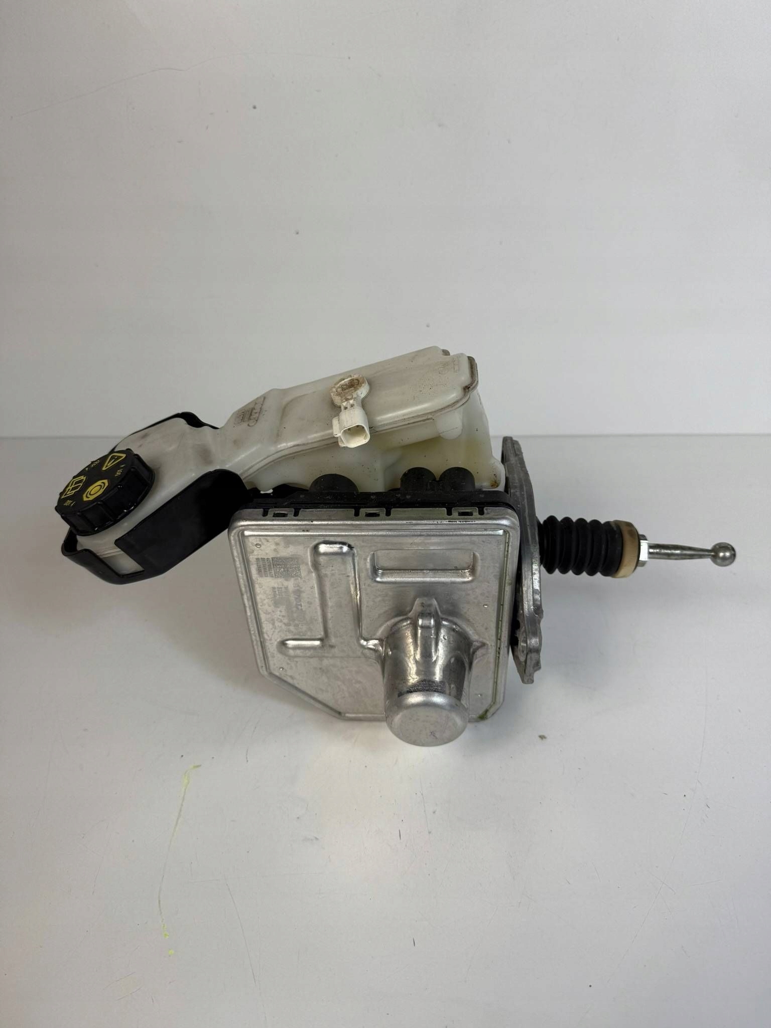 Volvo V60 II 2022 Pompa ABS 32333637.08.2025 32281728