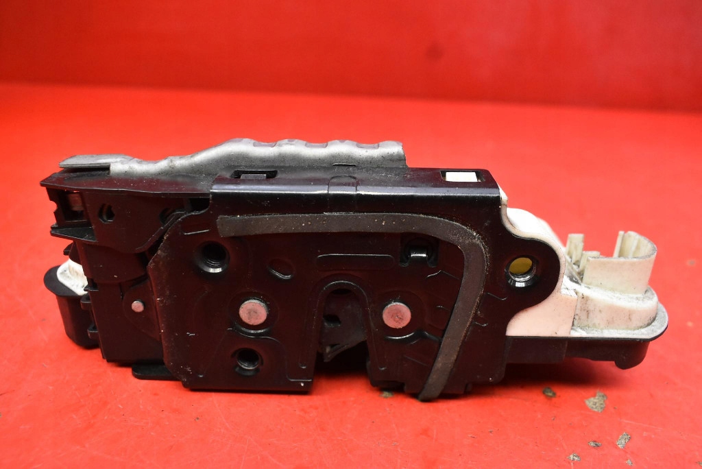 lock door left front front EU 5E1837015 SKODA OCTAVIA 3 III 13-17