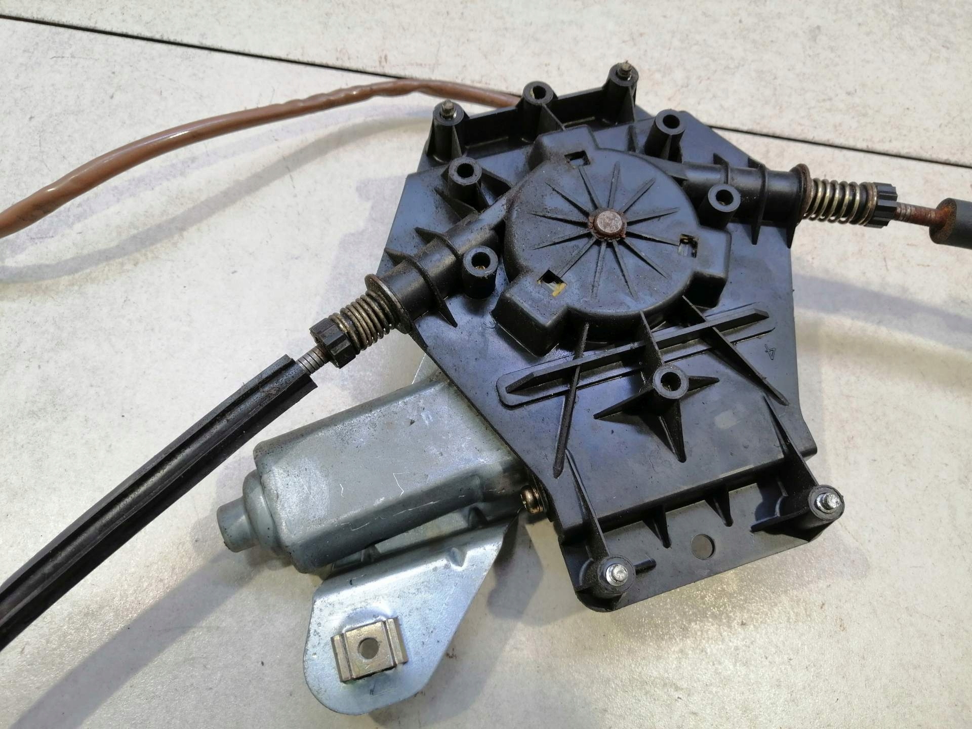 window regulator right front PT CRUISER 04724556AF