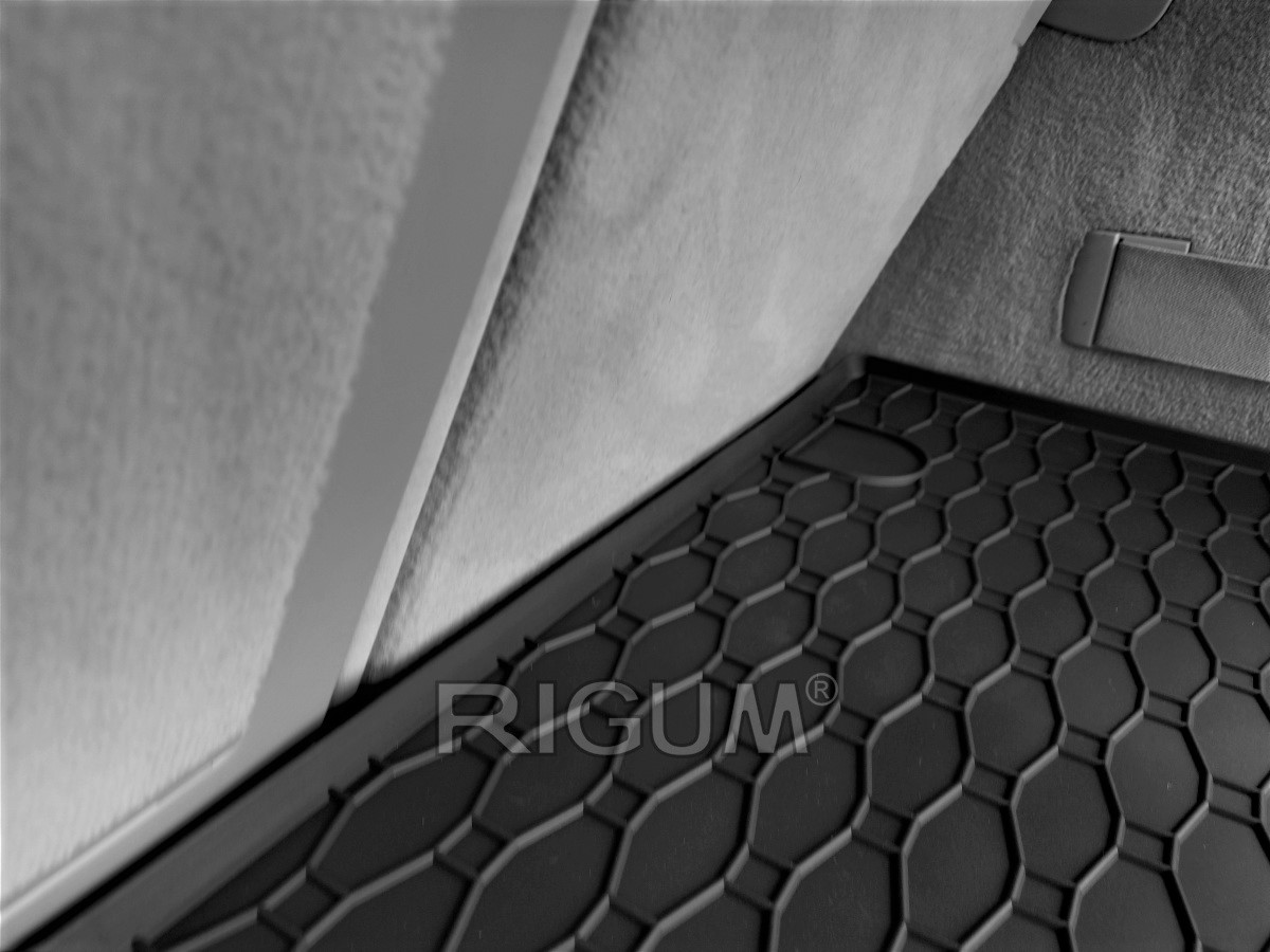 TOYOTA RAV4 V (2018-) GUMOWA MATA BAGAŻNIKA ANTYPOŚLIZGOWA Materiał guma