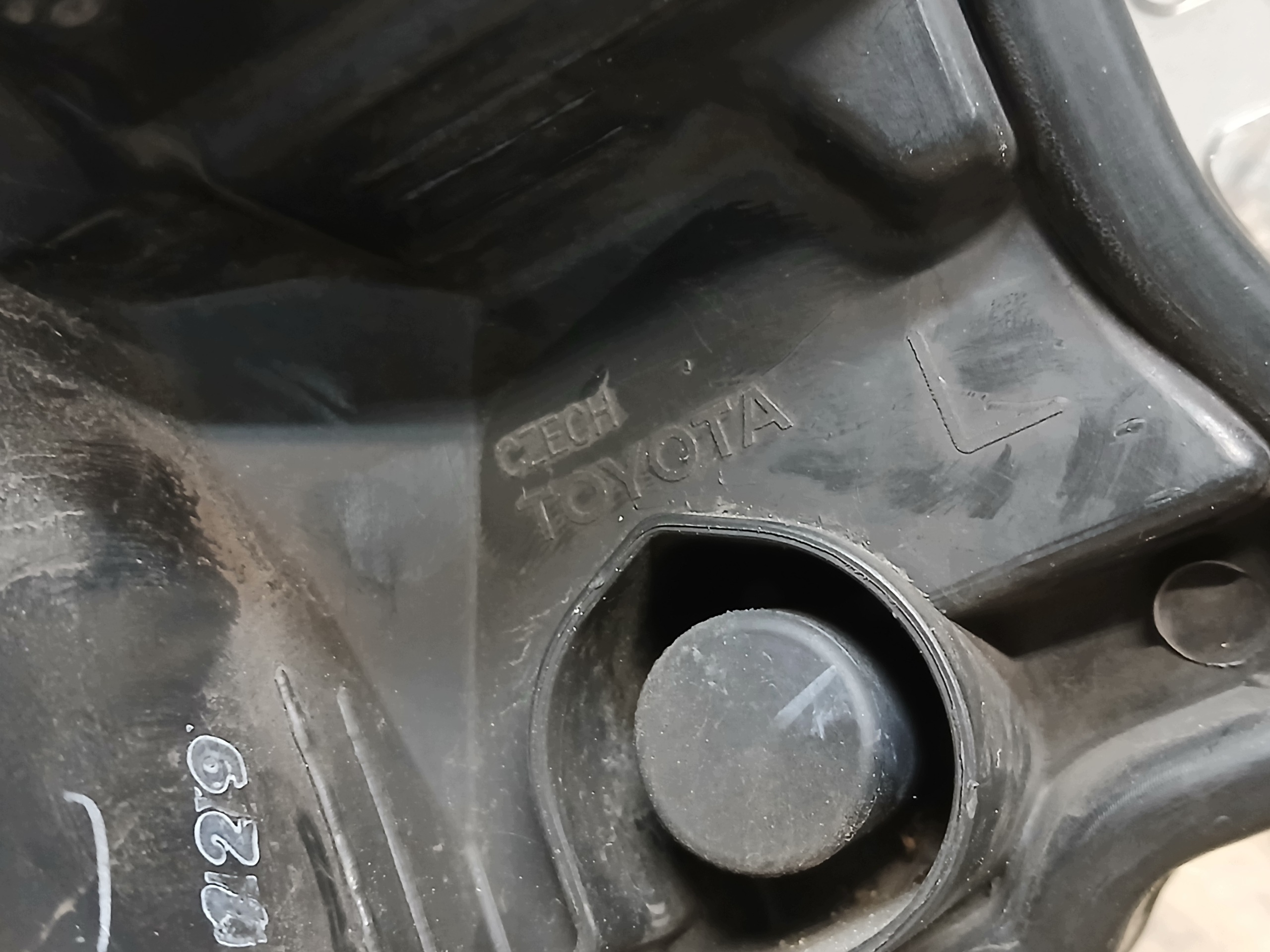 light front left TOYOTA YARIS III 3 LIFT 17-20 lens