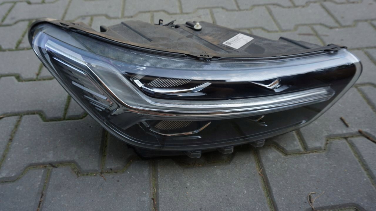 VOLVO XC40 - light MID LED right front