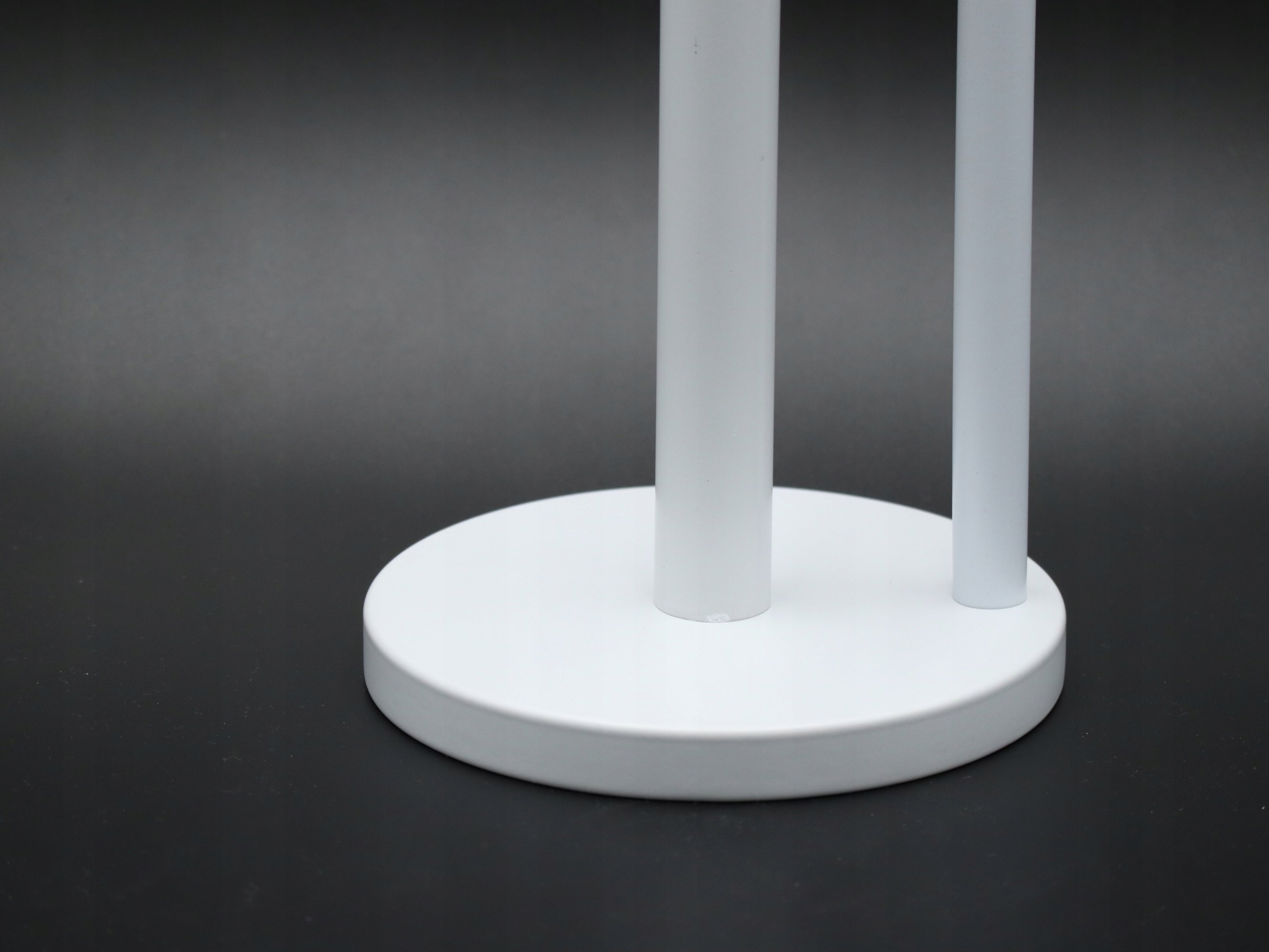 STOJAK UCHWYT PAPIER TOALETOWY METAL BIAŁY Szerokość produktu 15 cm