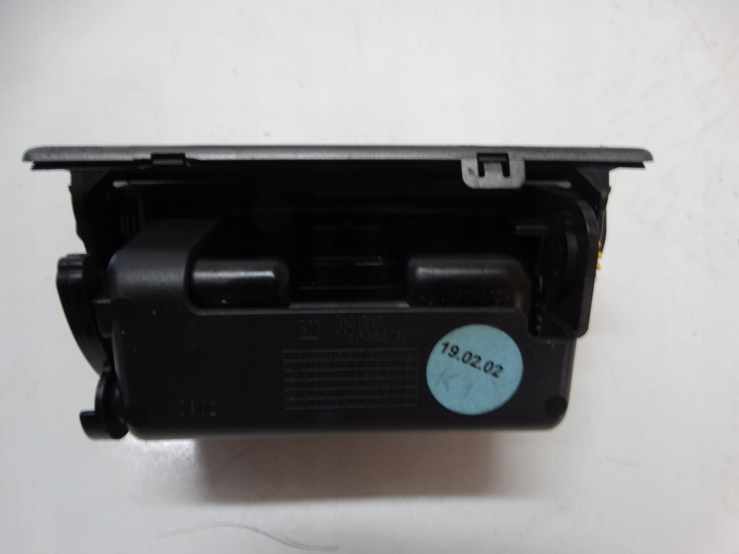 ashtray passenger compartment OPEL VECTRA C 9181518