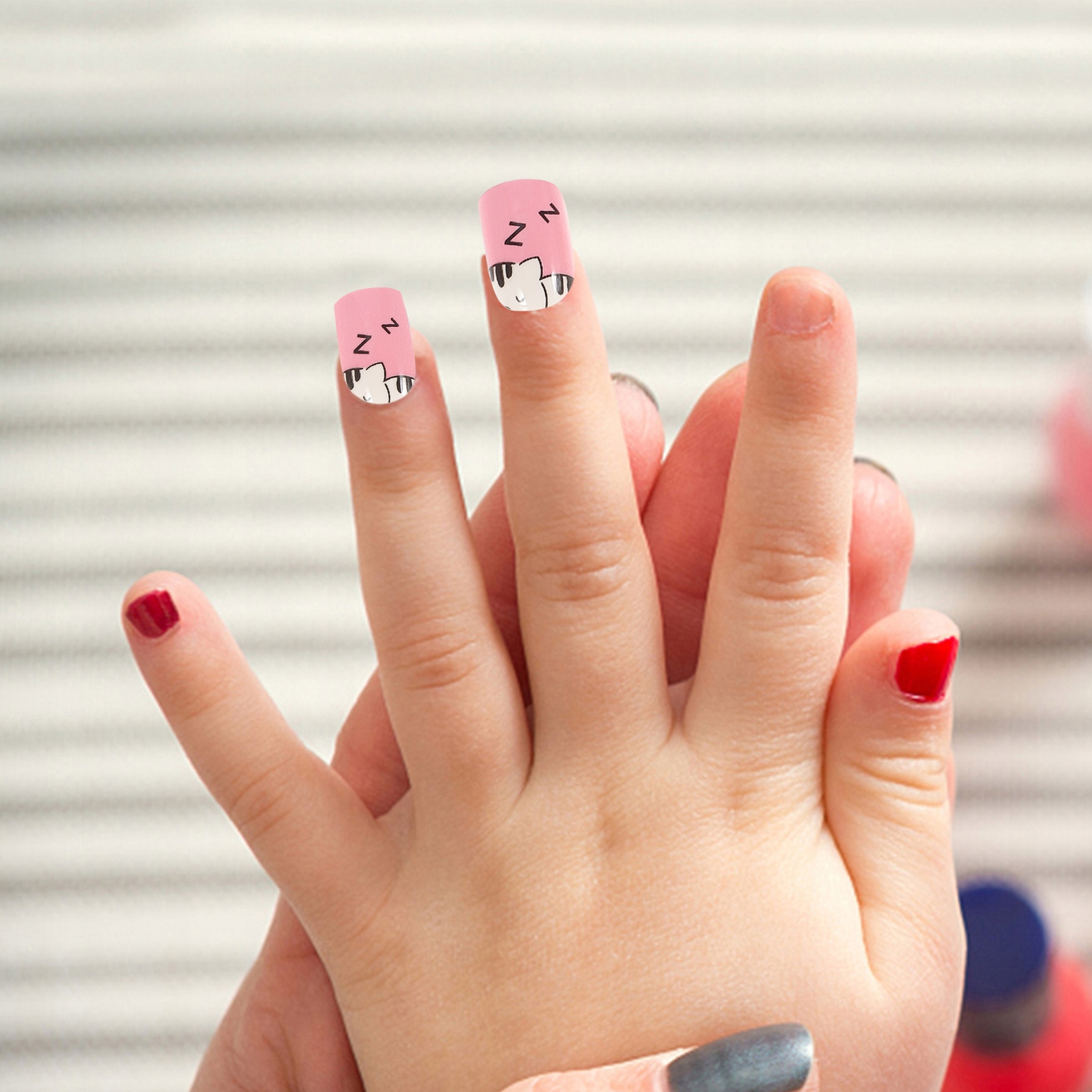 2 ZESTAWY 48 SZT. ZESTAWÓW DO PRZYKLEJANIA SZTUCZNYCH PAZNOKCI DLA LLWL Marka bez marki