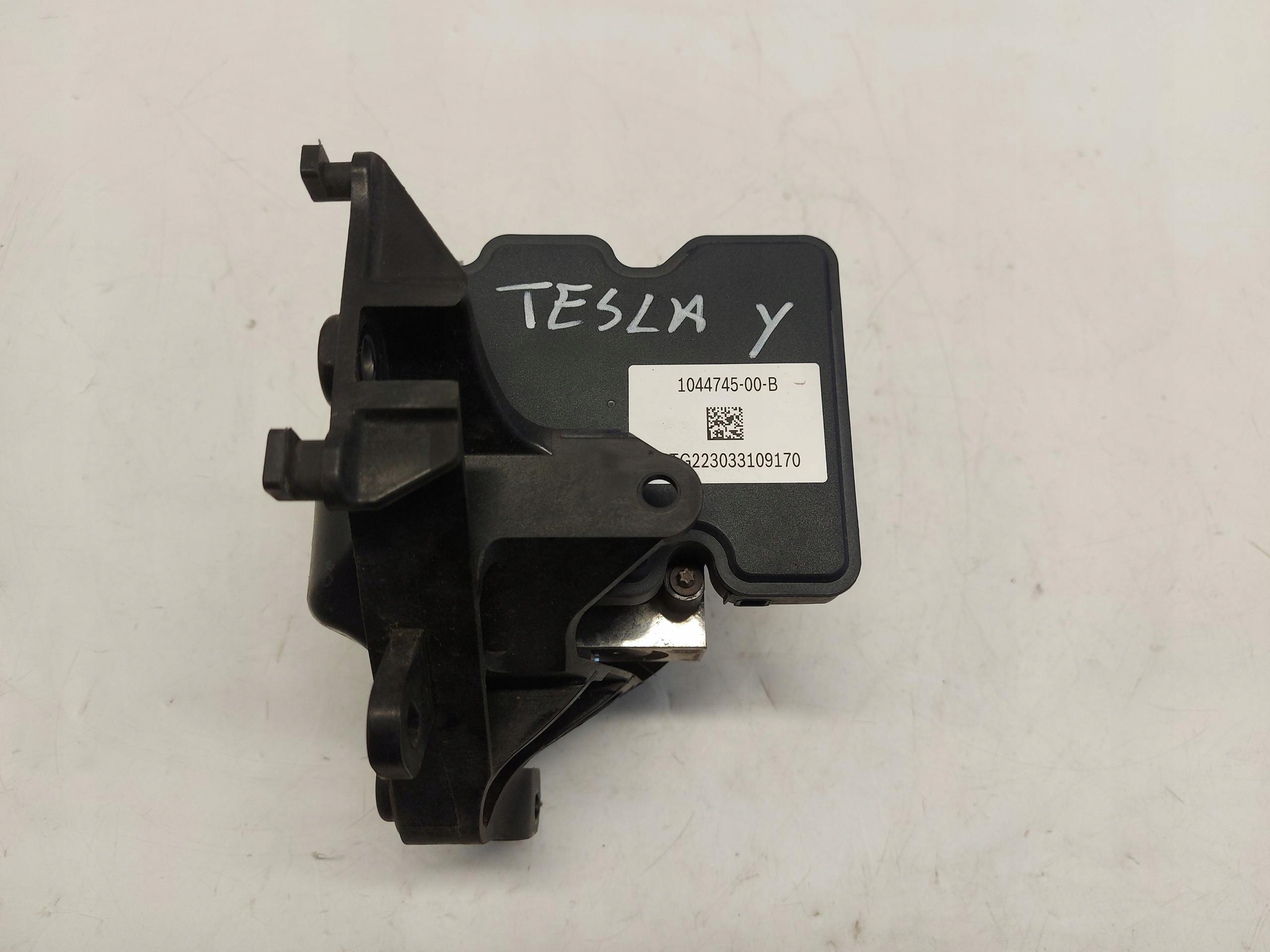 TESLA MODEL Y 2022 pump module control unit abs abs-u 1044745-00-b