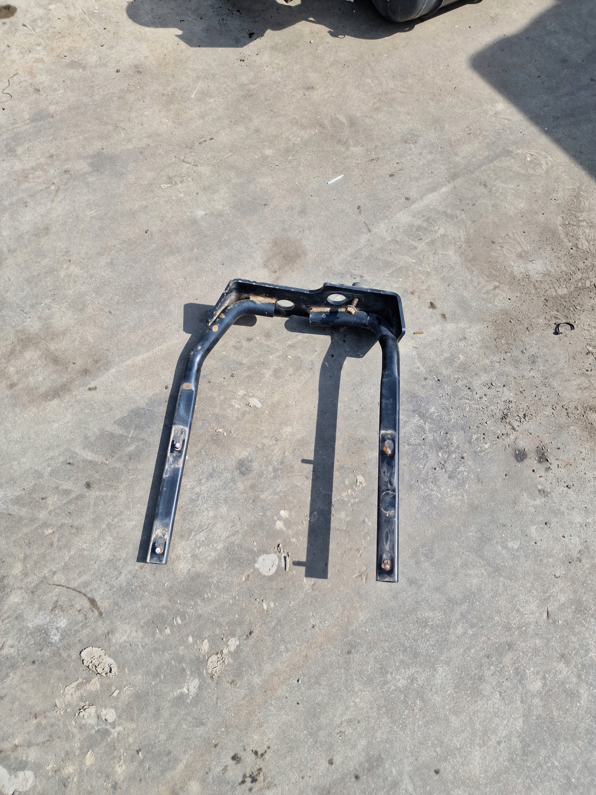 Mocowanie Błotnika Renault Midlum220 przód Producent części Renault OE