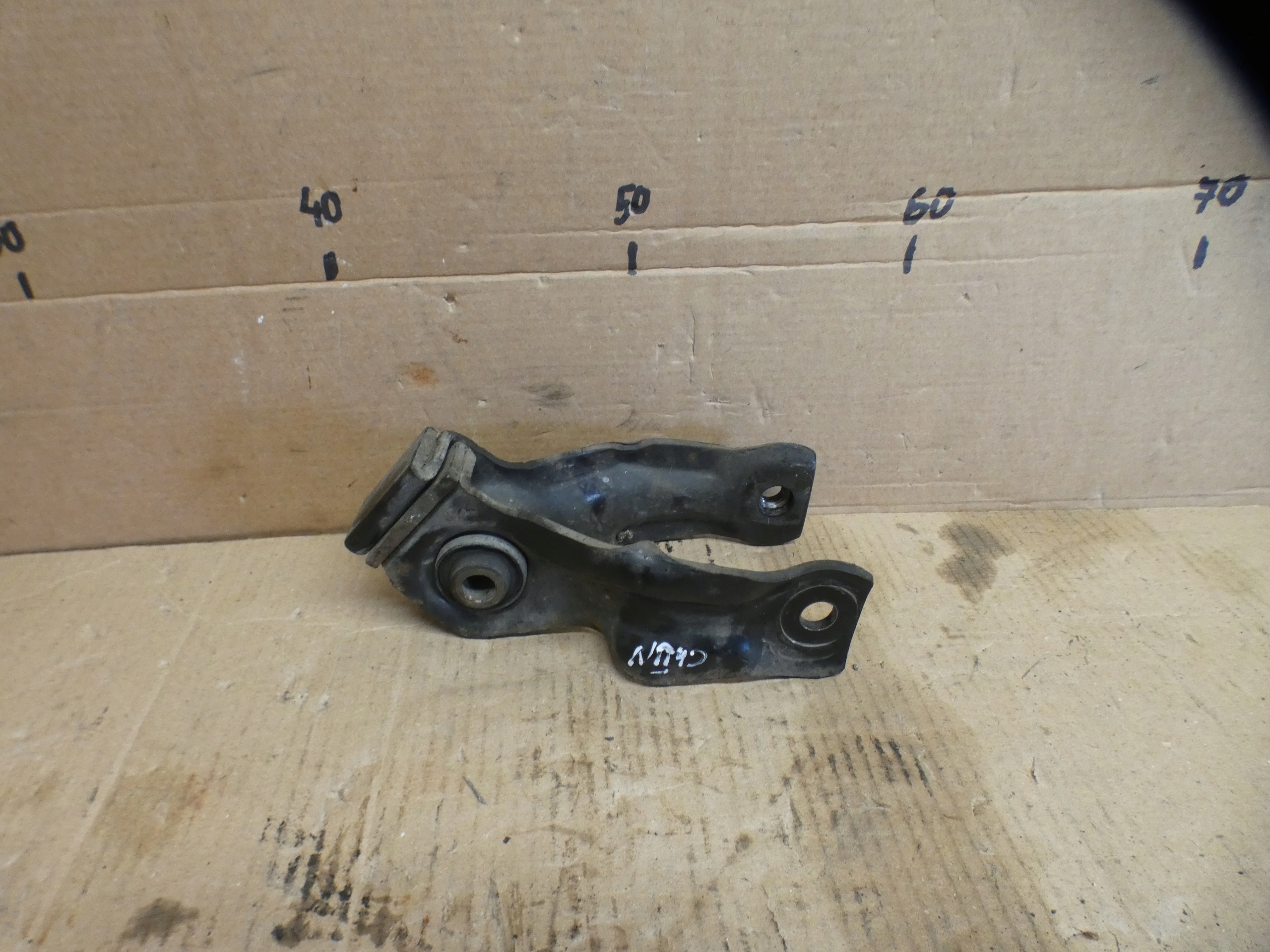 2012 Peugeot Partner engine mount 9682516380