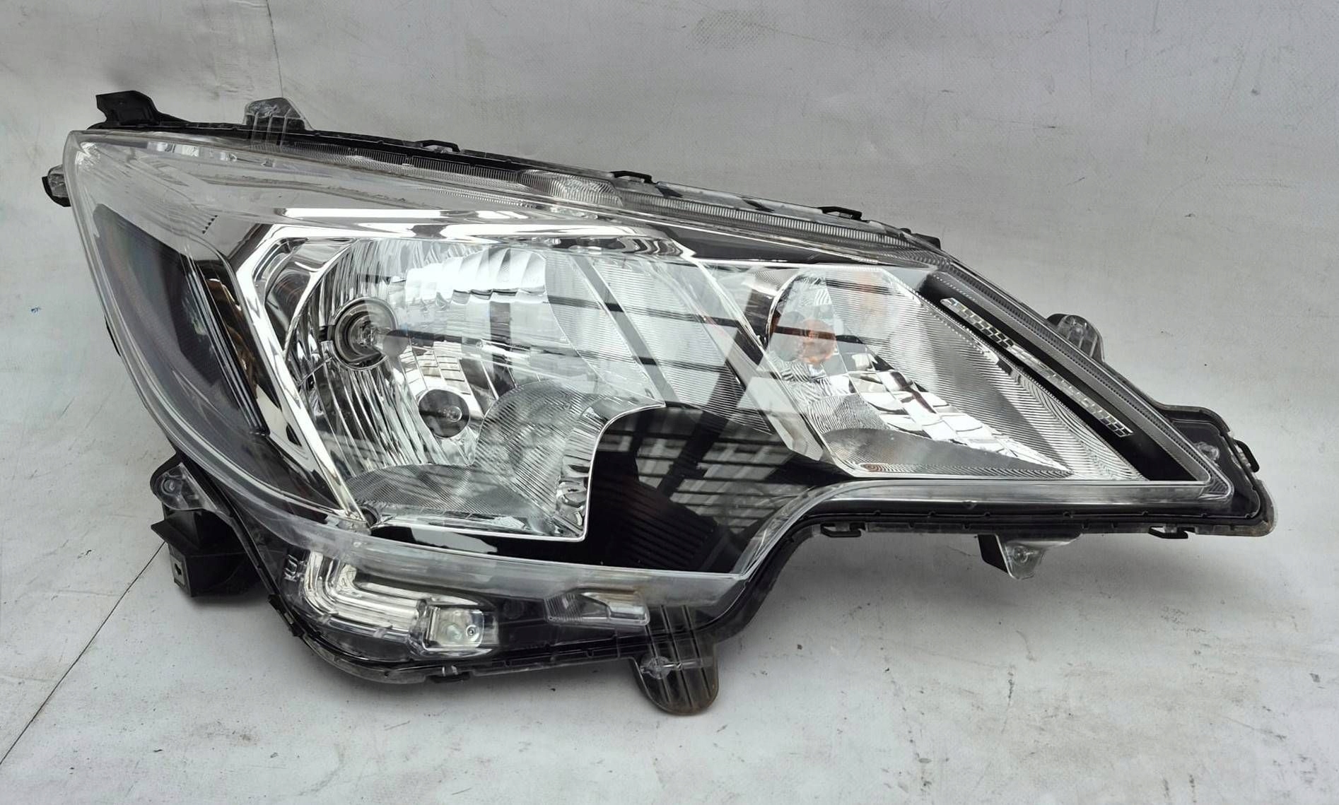 MITSUBISHI SPACE STAR II LIFT 19- light right front front 8301D446