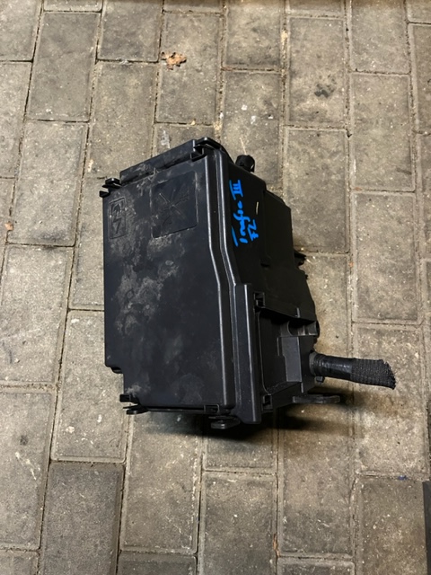 OBUDOWA SKRZYNKI BEZPIECZNIKÓW TRAFIC III VIVARO B