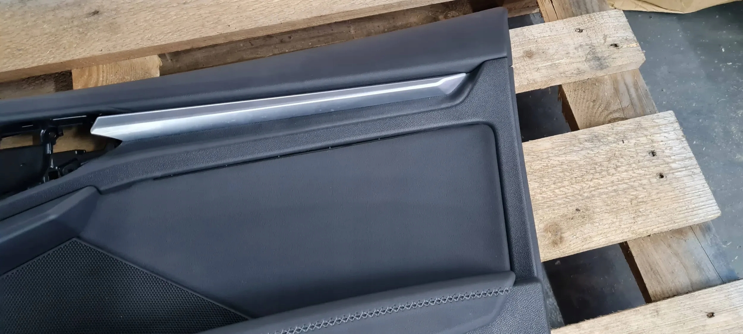 S3 8Y A3 side door right front leather bang OLUFSEN 8Y0867104D
