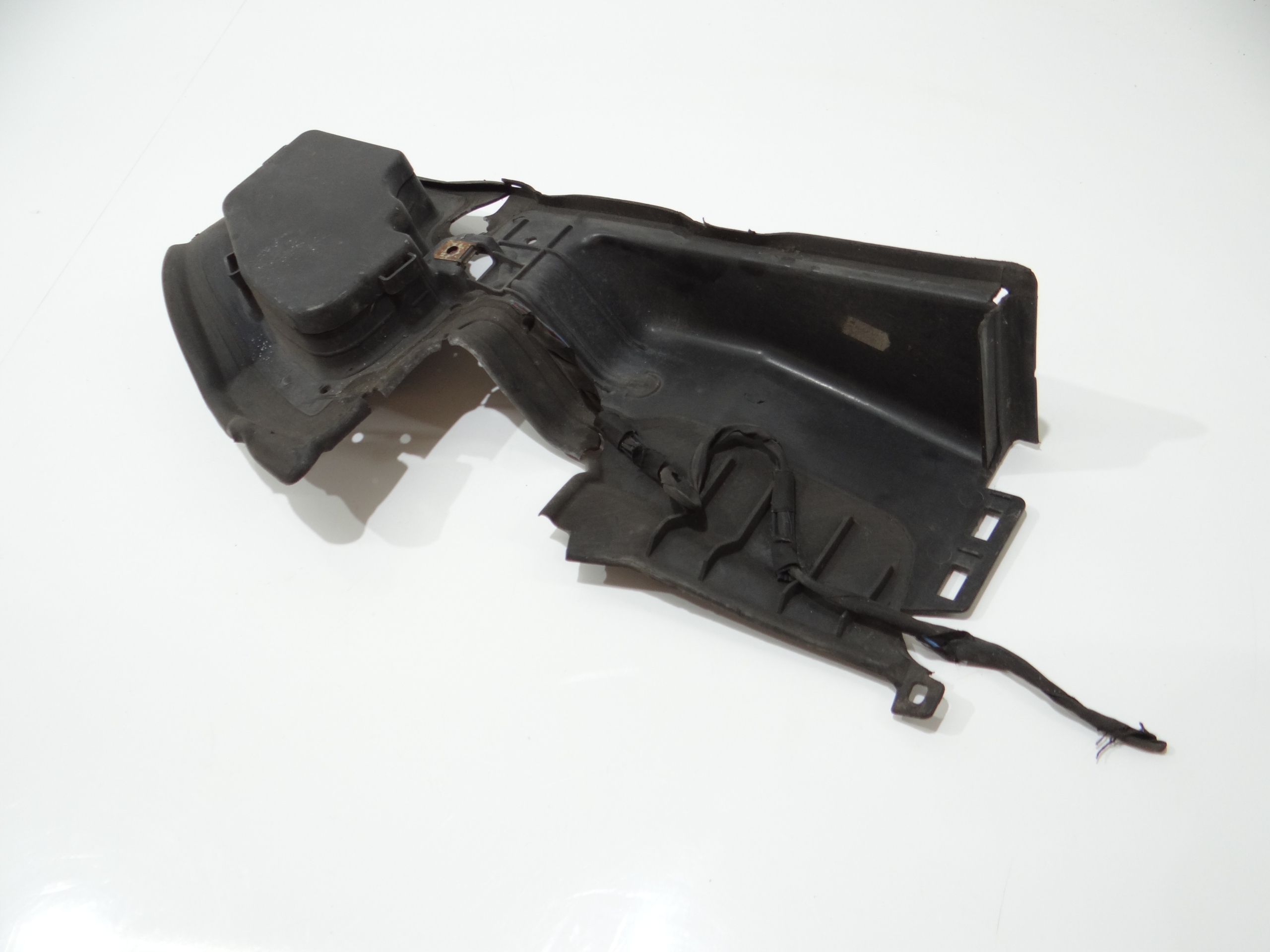 drain air left BMW E60 E61 LCI M PAKIET 7897175 (4295259)