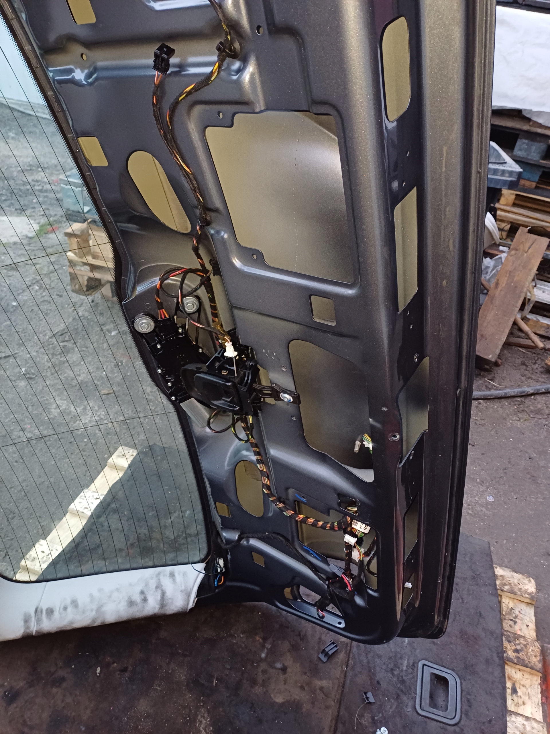 MERCEDES W211 trunk door boot rear part KOMBI 368 window