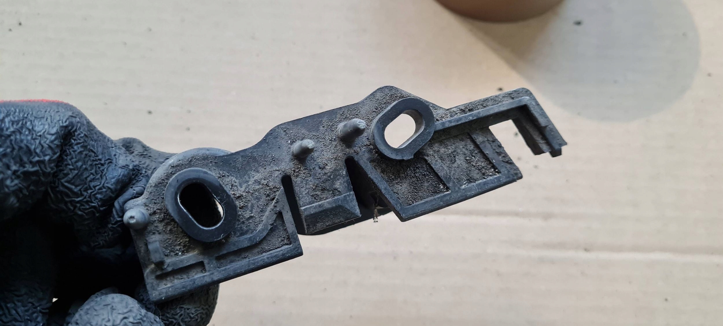 A4 B8 LIFT support holder bracket of a bumper left front 8K0807283E