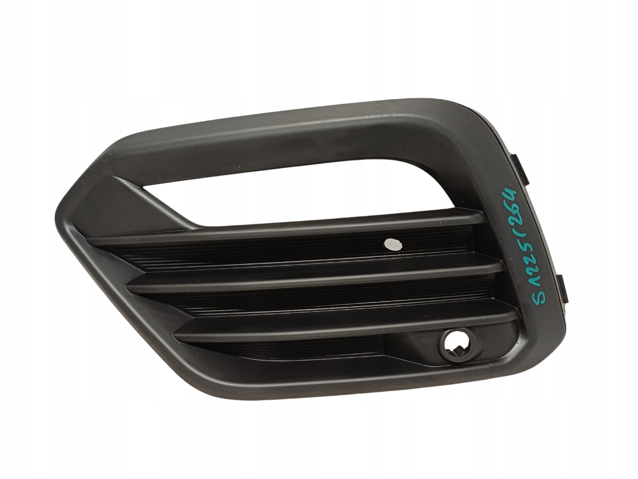 SEAT ATECA LIFT 20- KRATKA ZDERZAKA LEWY PRZÓD 575853665R