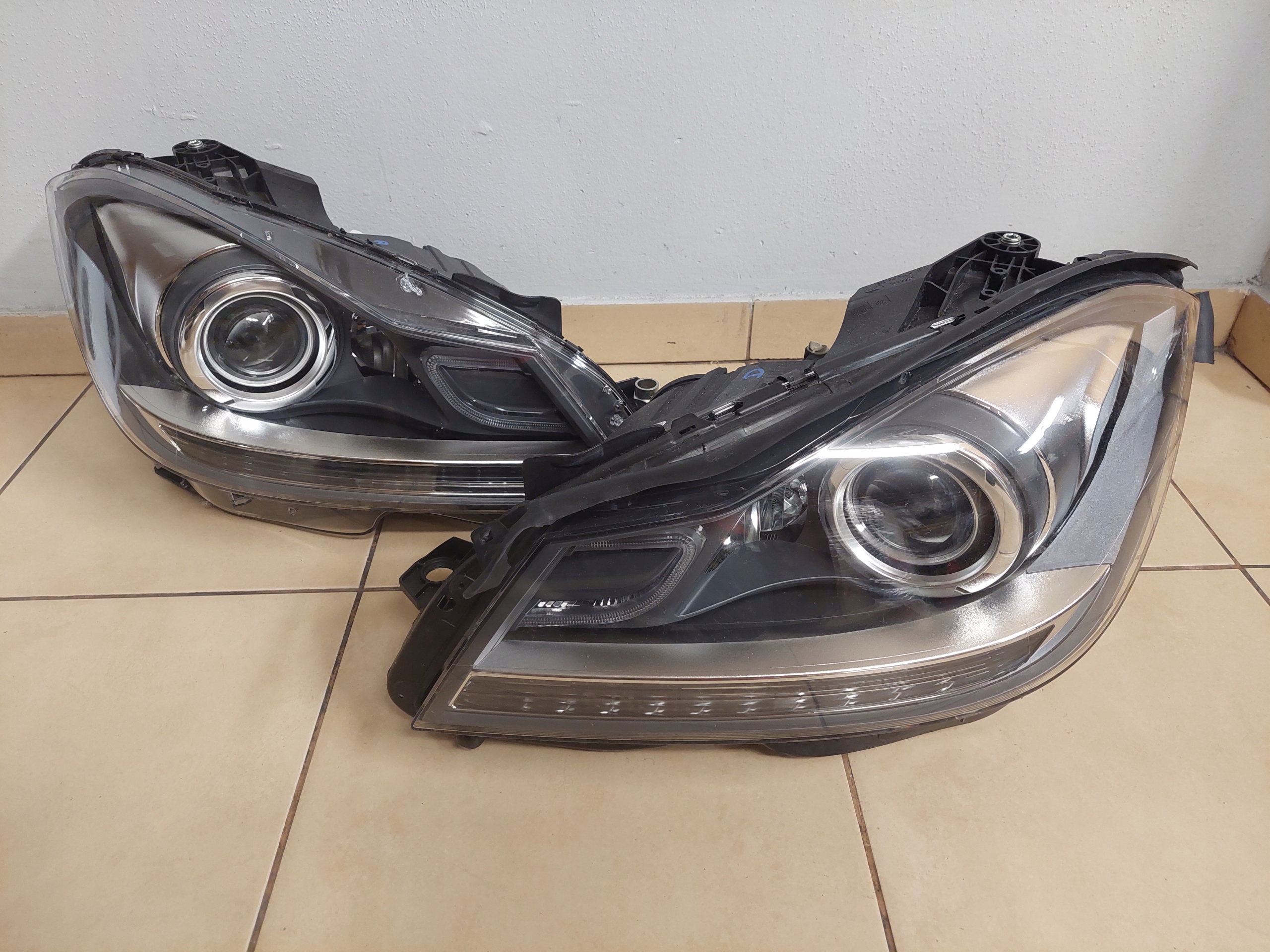 MERCEDES C КЛАС C-КЛАС W204 РЕСТАЙЛІНГ КСЕНОН КОМПЛЕКТ ФАР