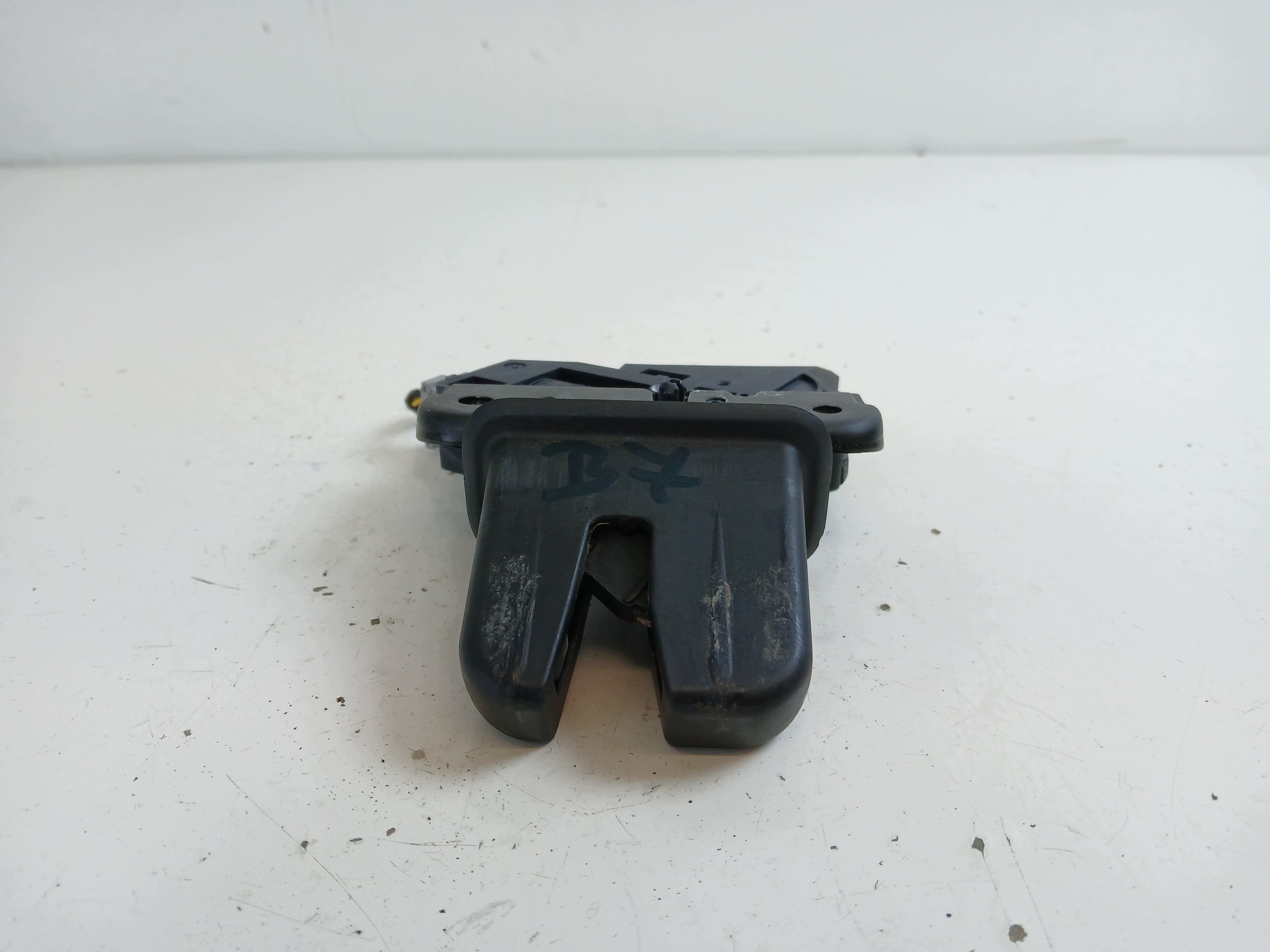 AUDI A6 C6 A4 B7 sedan lock bonnet boot 4F5827505C