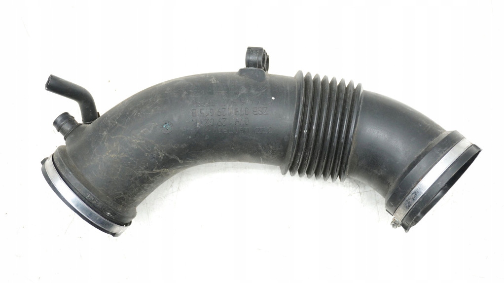 труба патрубок Воздух Audi S5 A5 8T 4.2 079129627K