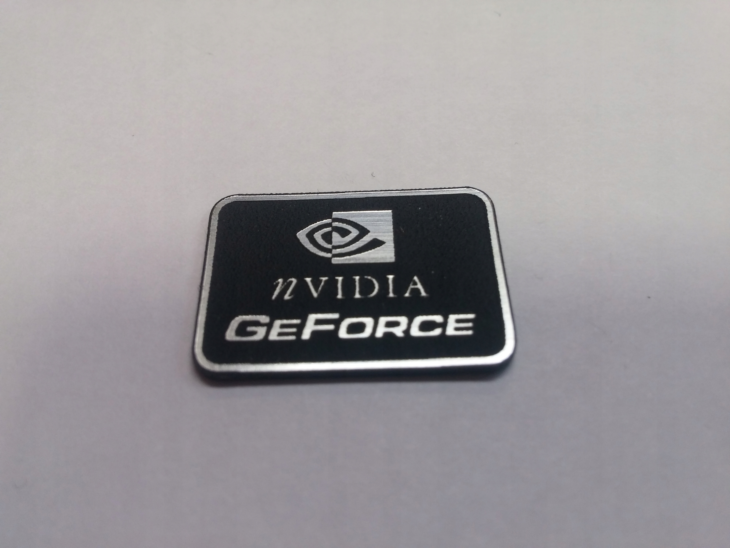 

Nvidia Geforce naklejka emblemat 24x12 mm * Sr