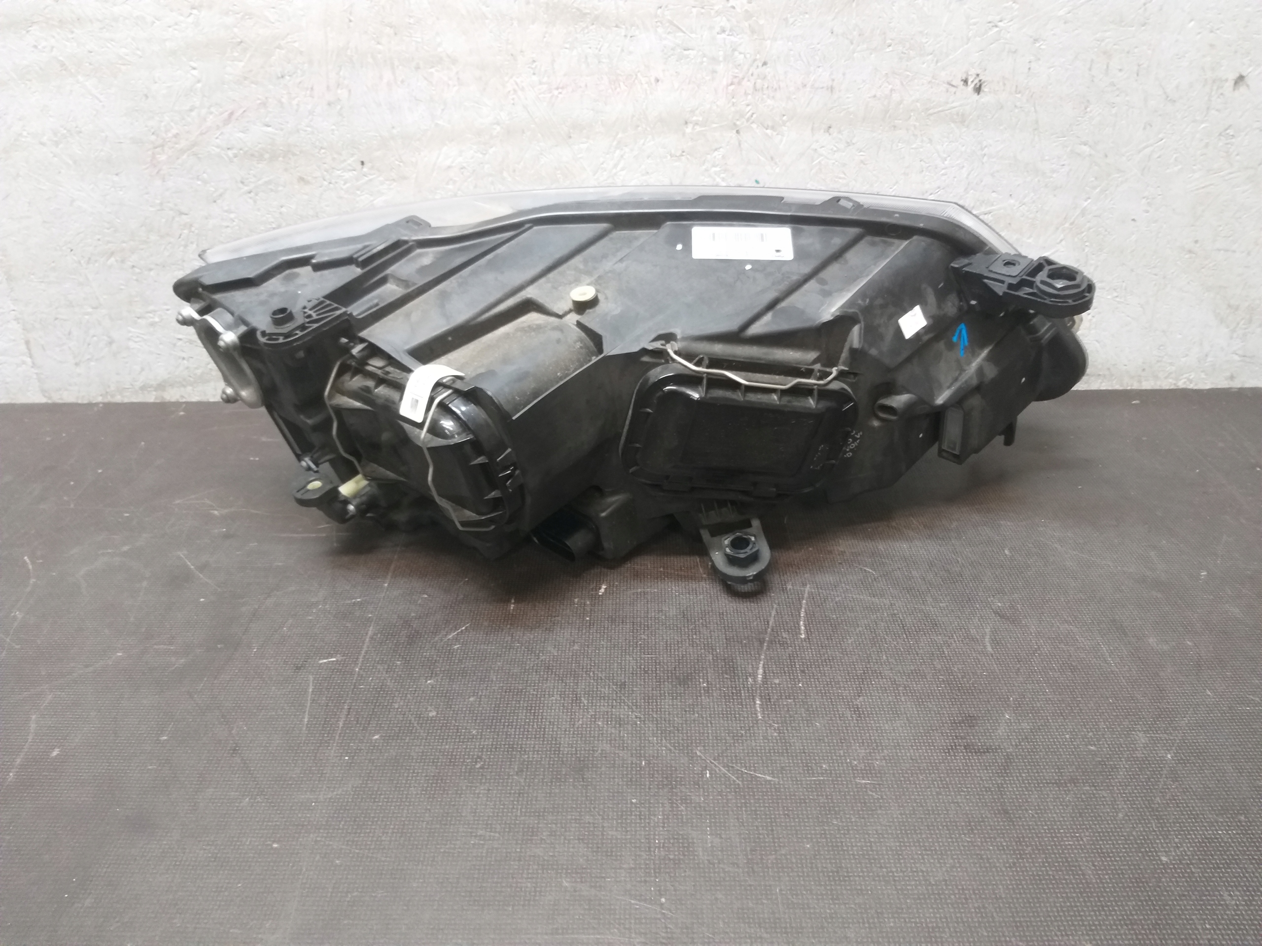 light front left SEAT ATECA 576941005A