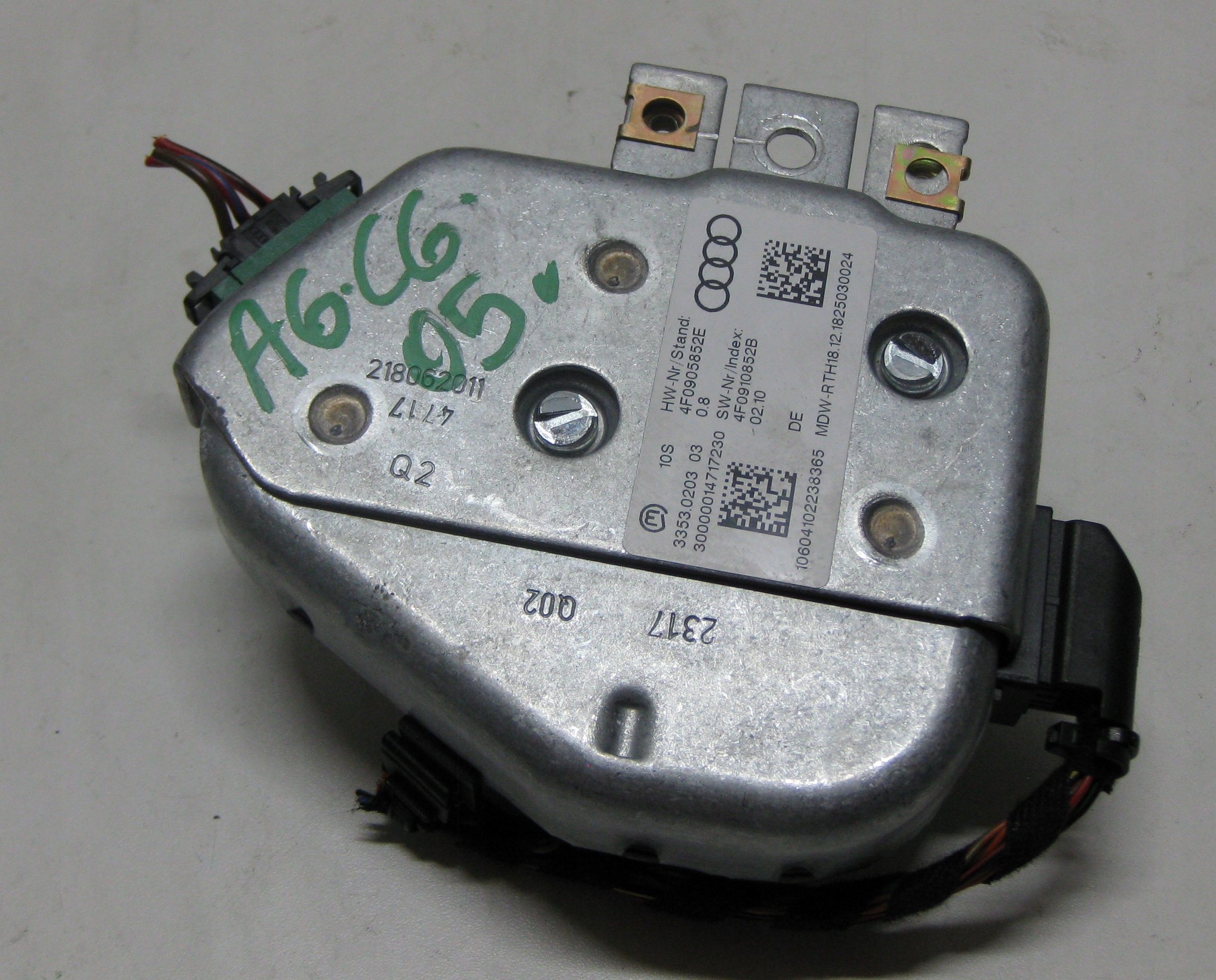 AUDI A6 C6 2.4 6V 05R Serrure Colonne de direction Volant 4F0905852E
